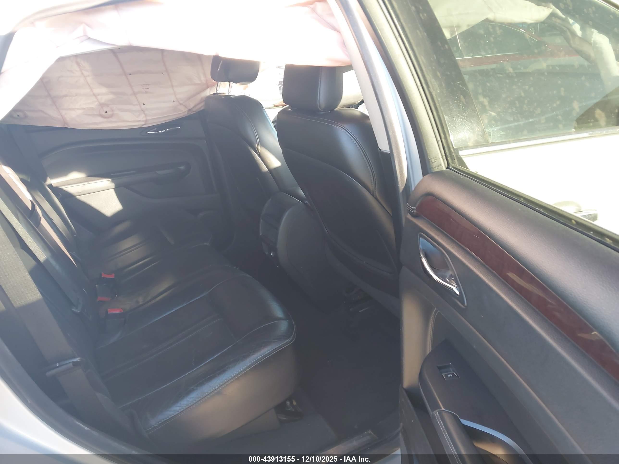 CADILLAC SRX image 8