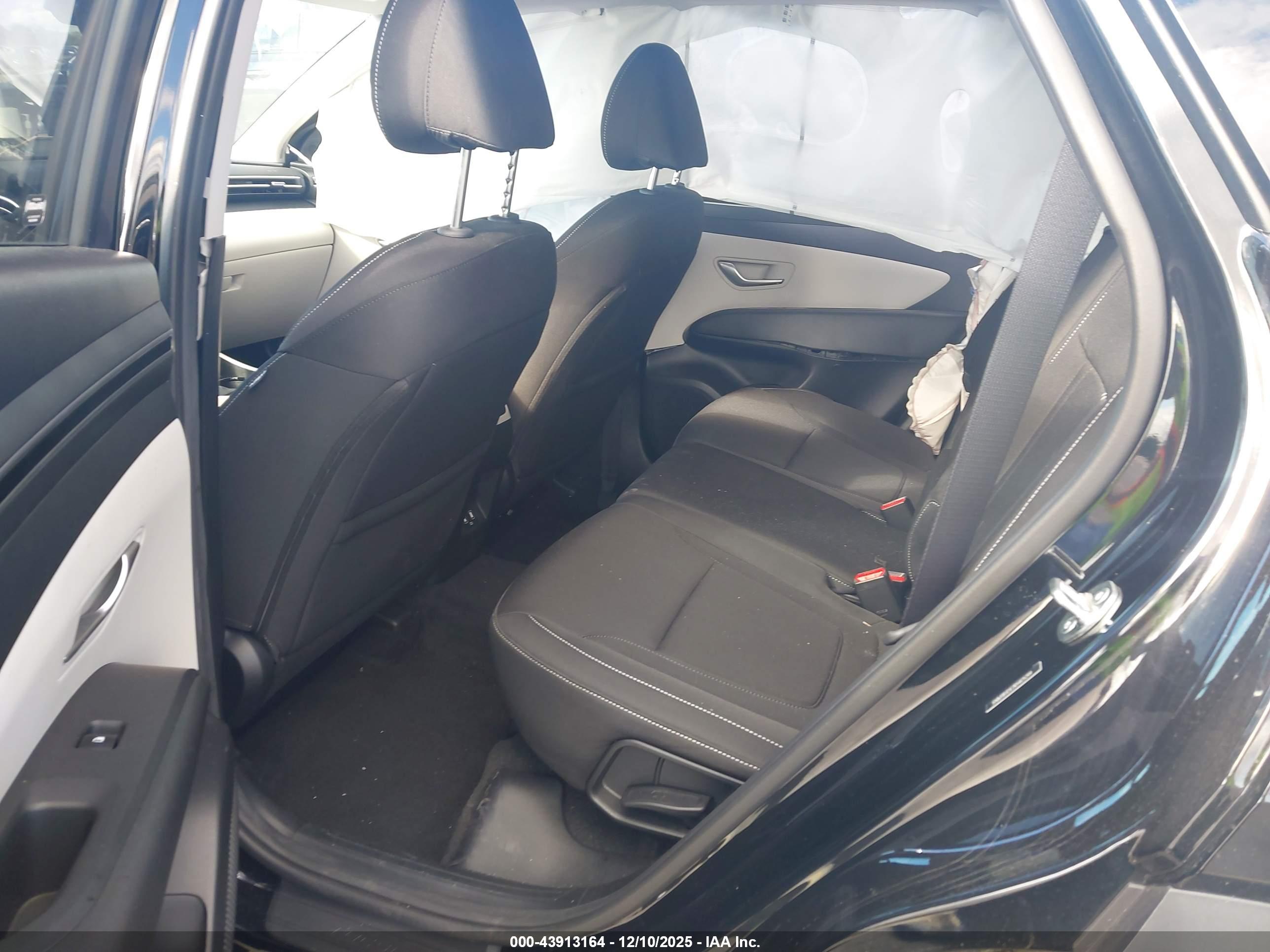 HYUNDAI TUCSON image 8