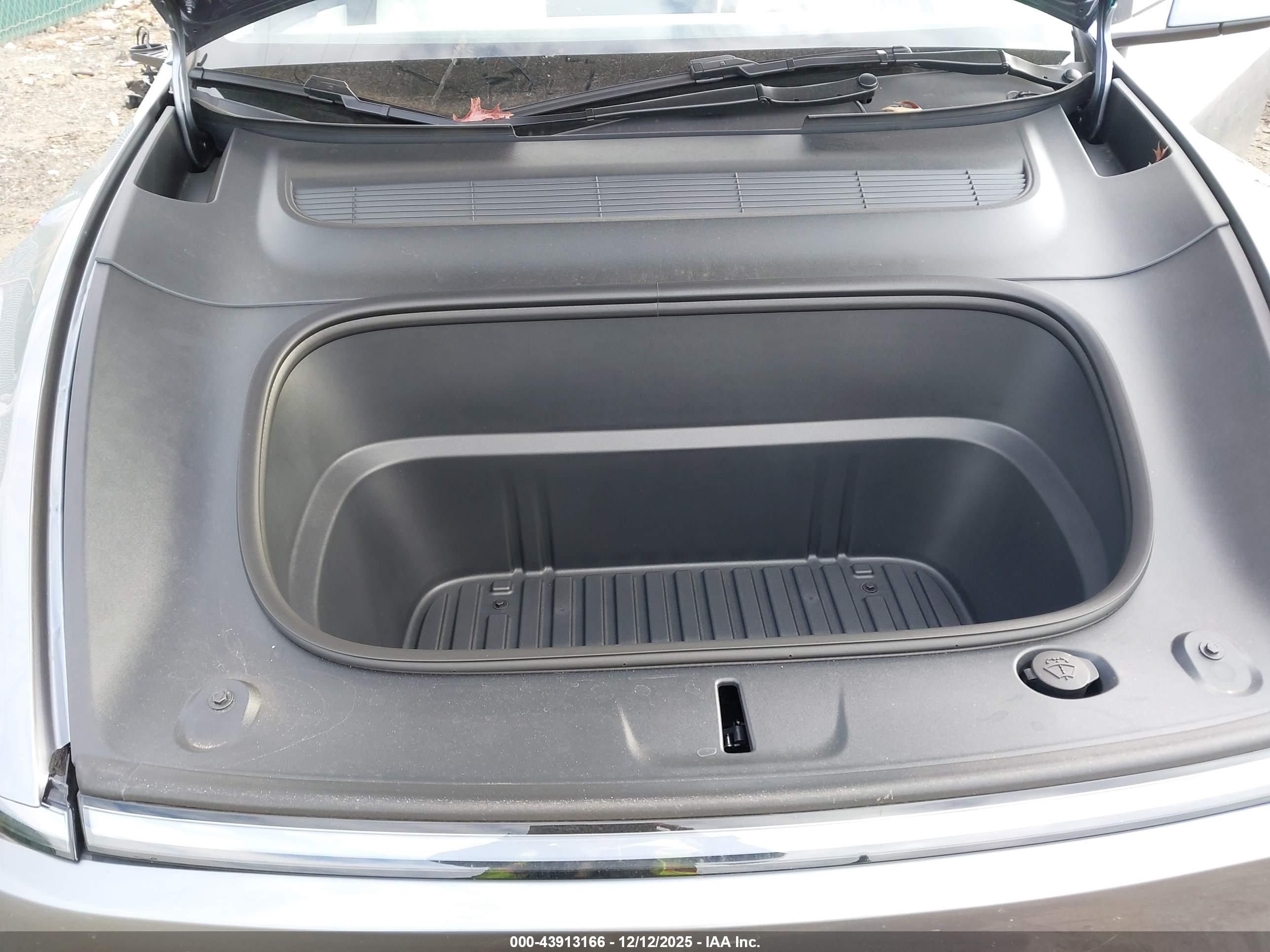 TESLA MODEL image 10