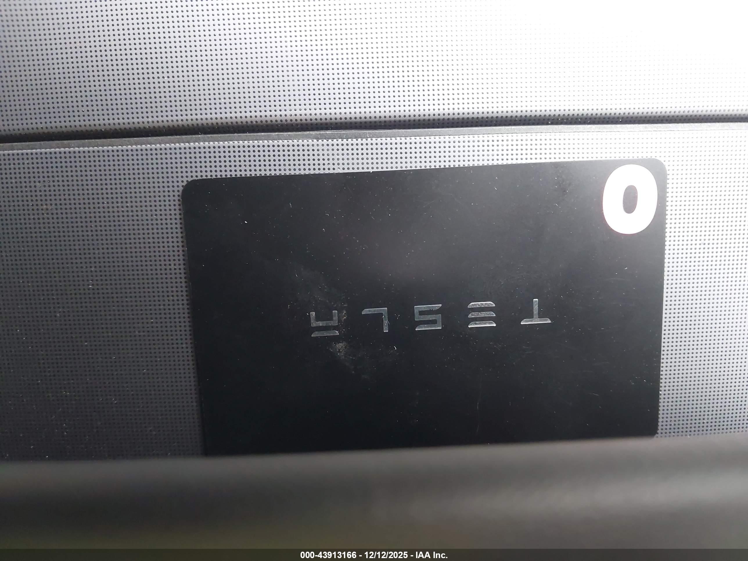 TESLA MODEL image 11