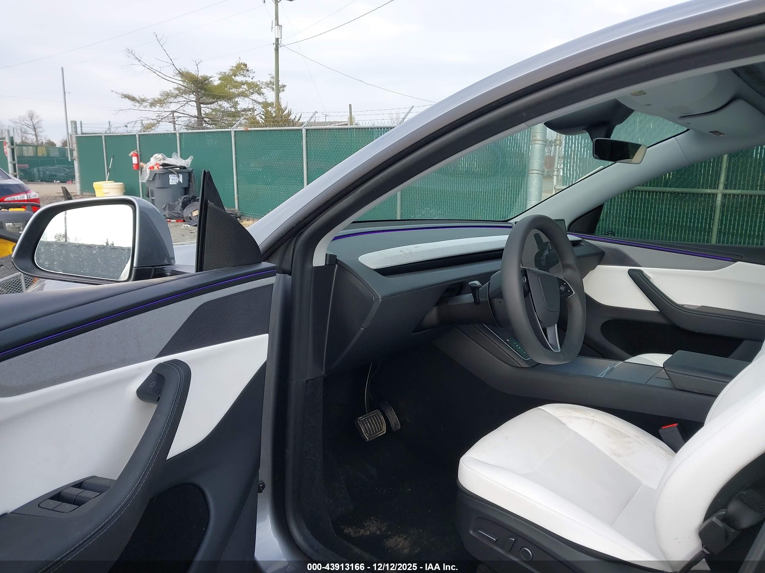 TESLA MODEL image 5