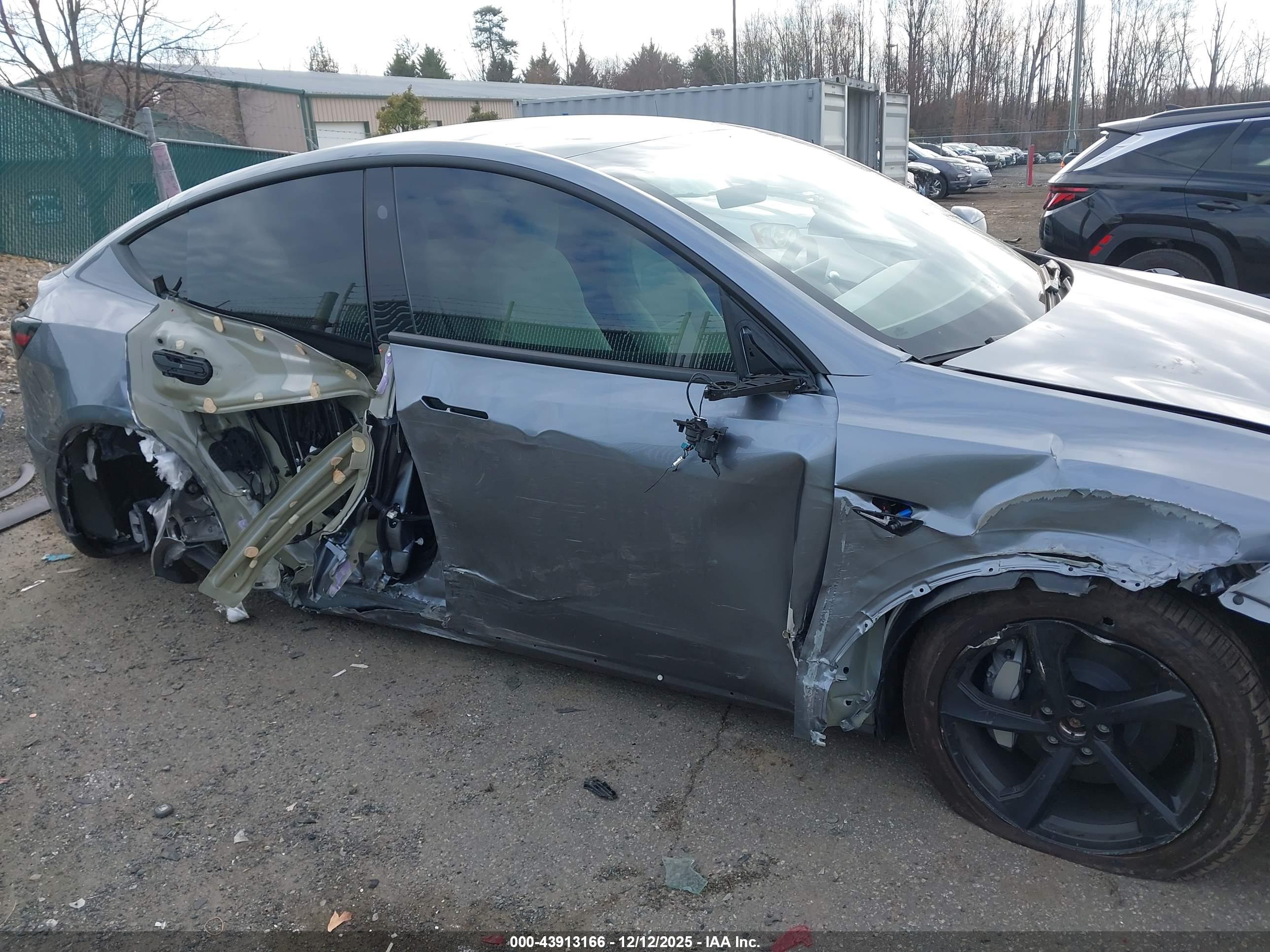 TESLA MODEL image 6