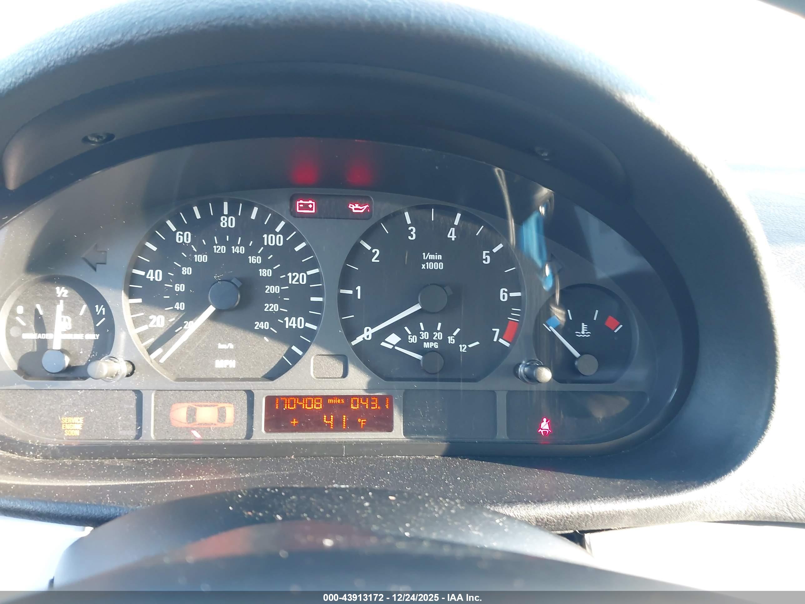 BMW 325I image 7