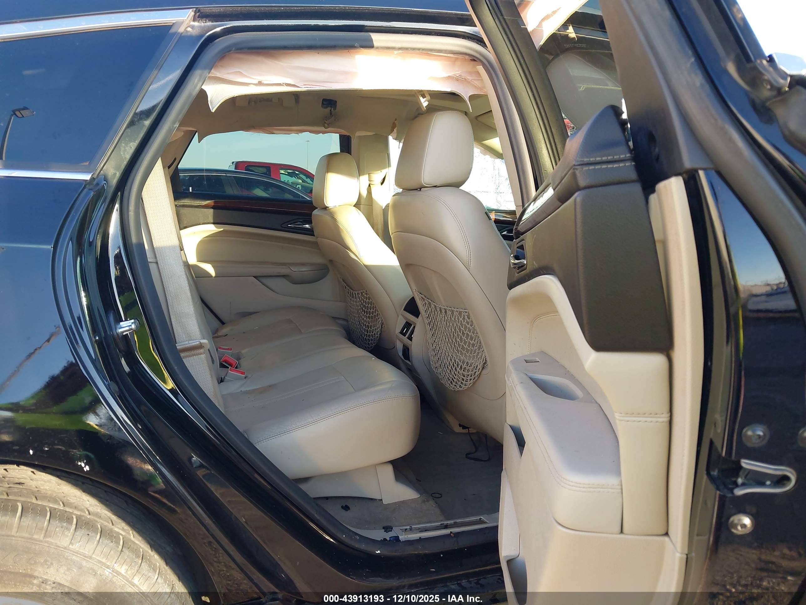 CADILLAC SRX image 8