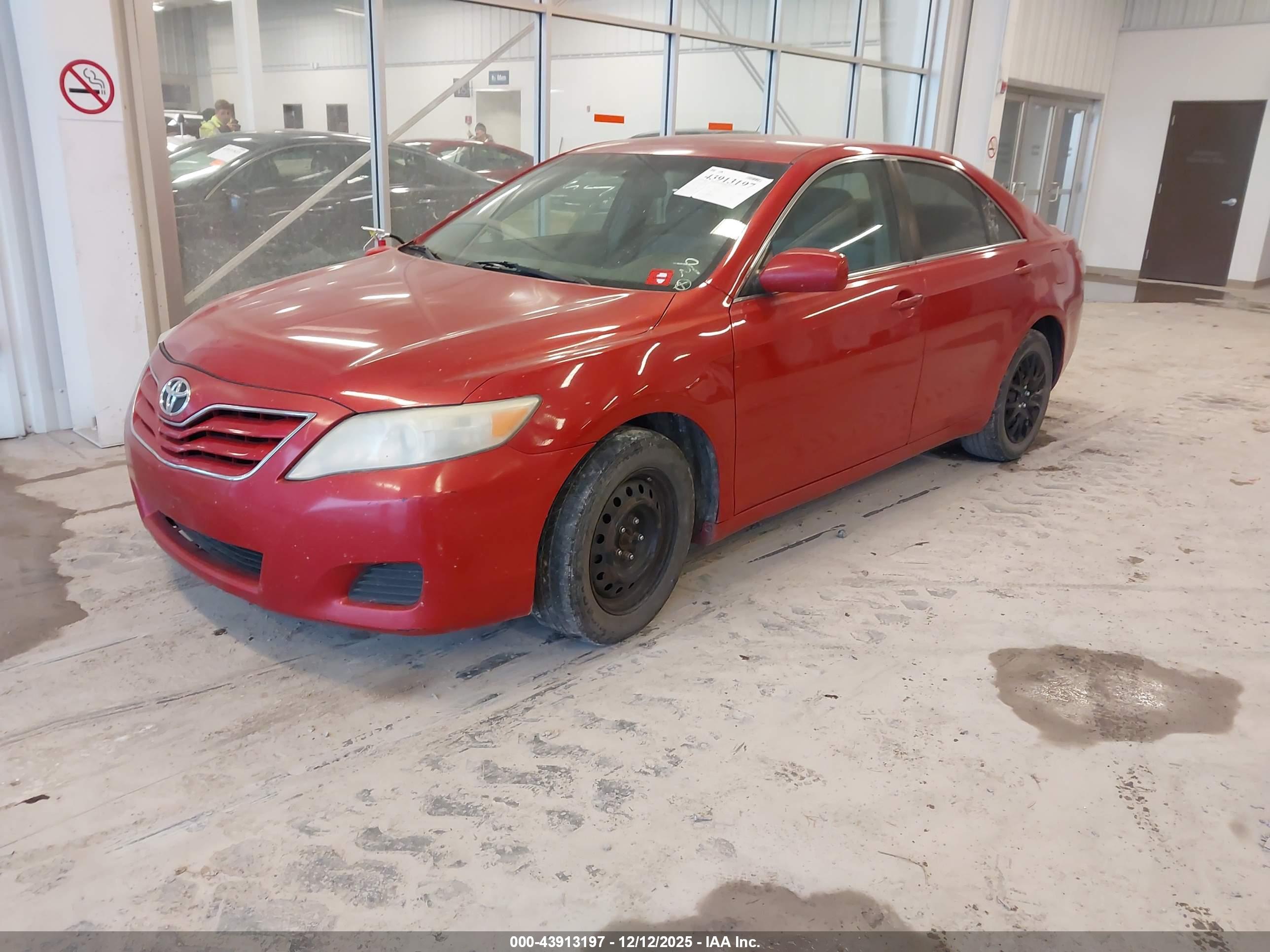 TOYOTA CAMRY image 2