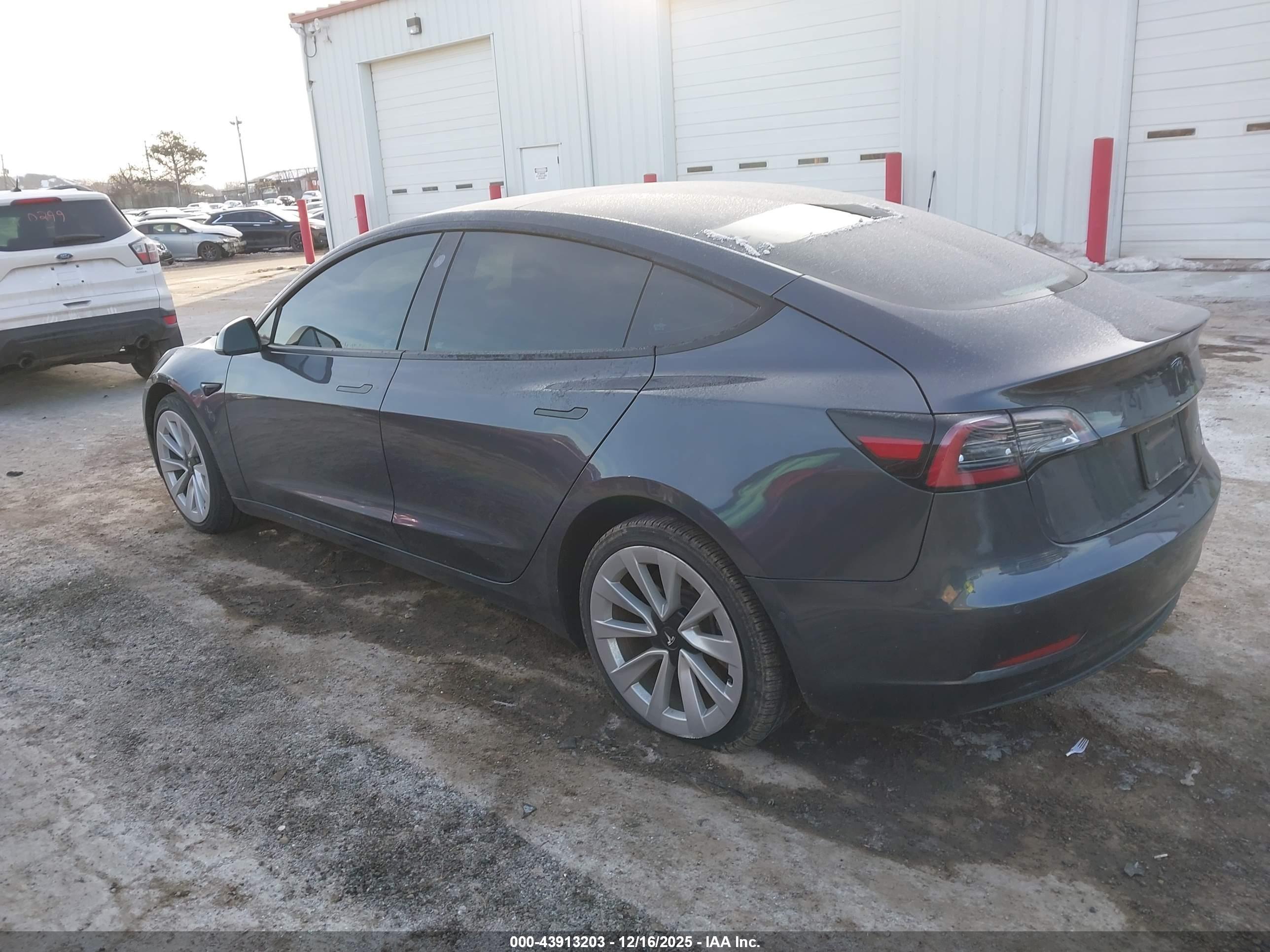TESLA MODEL image 3