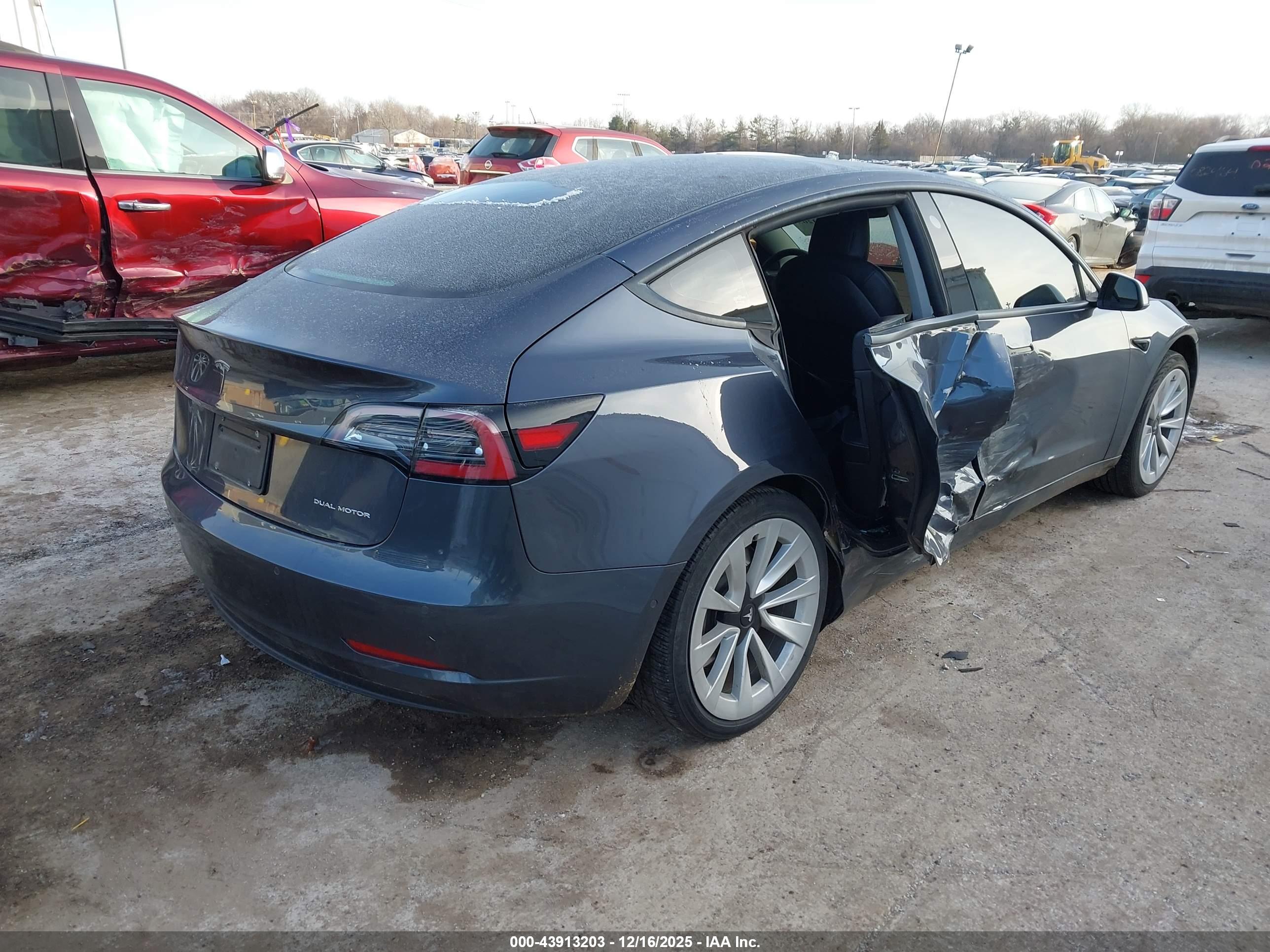 TESLA MODEL image 4
