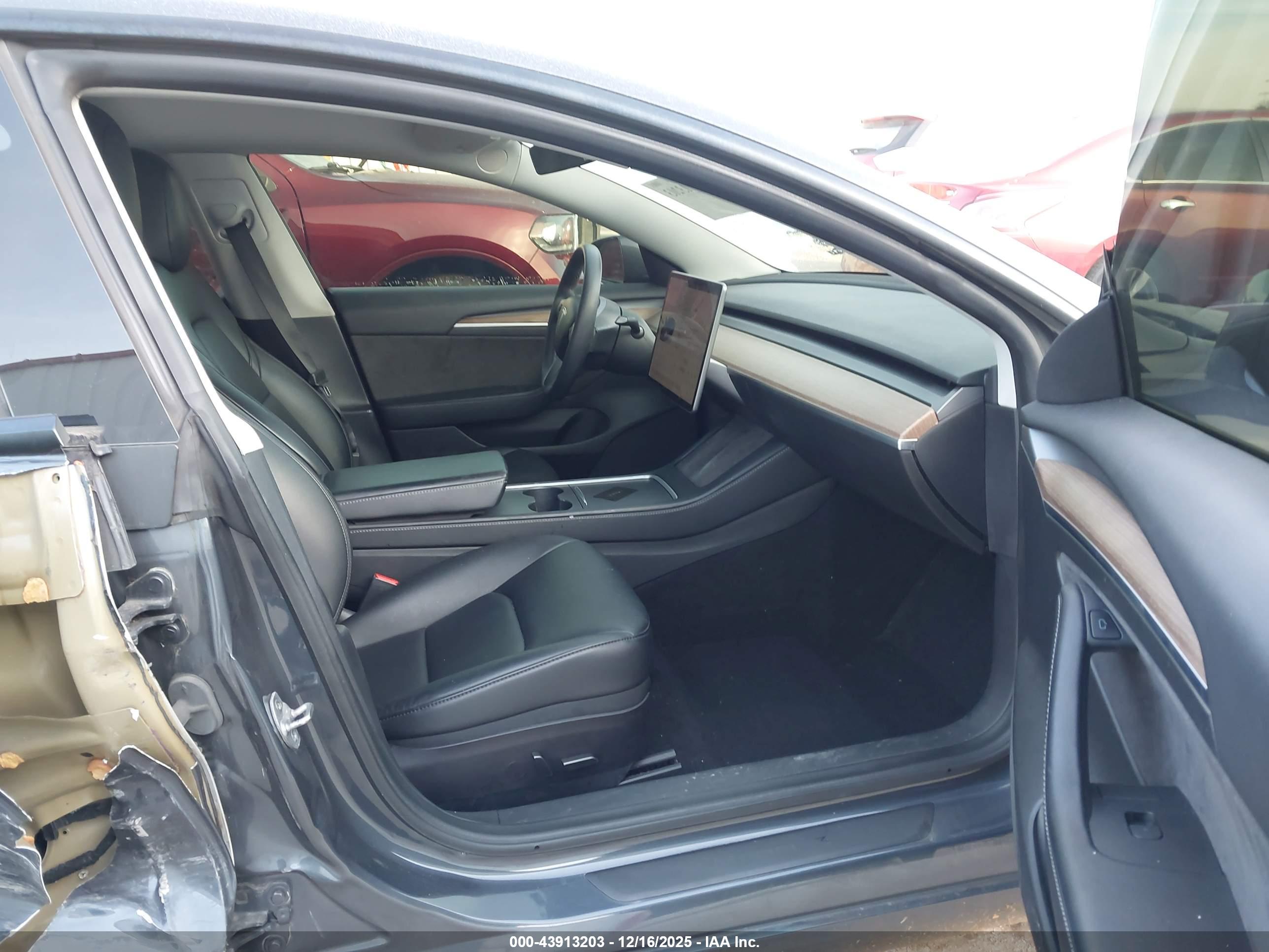 TESLA MODEL image 5