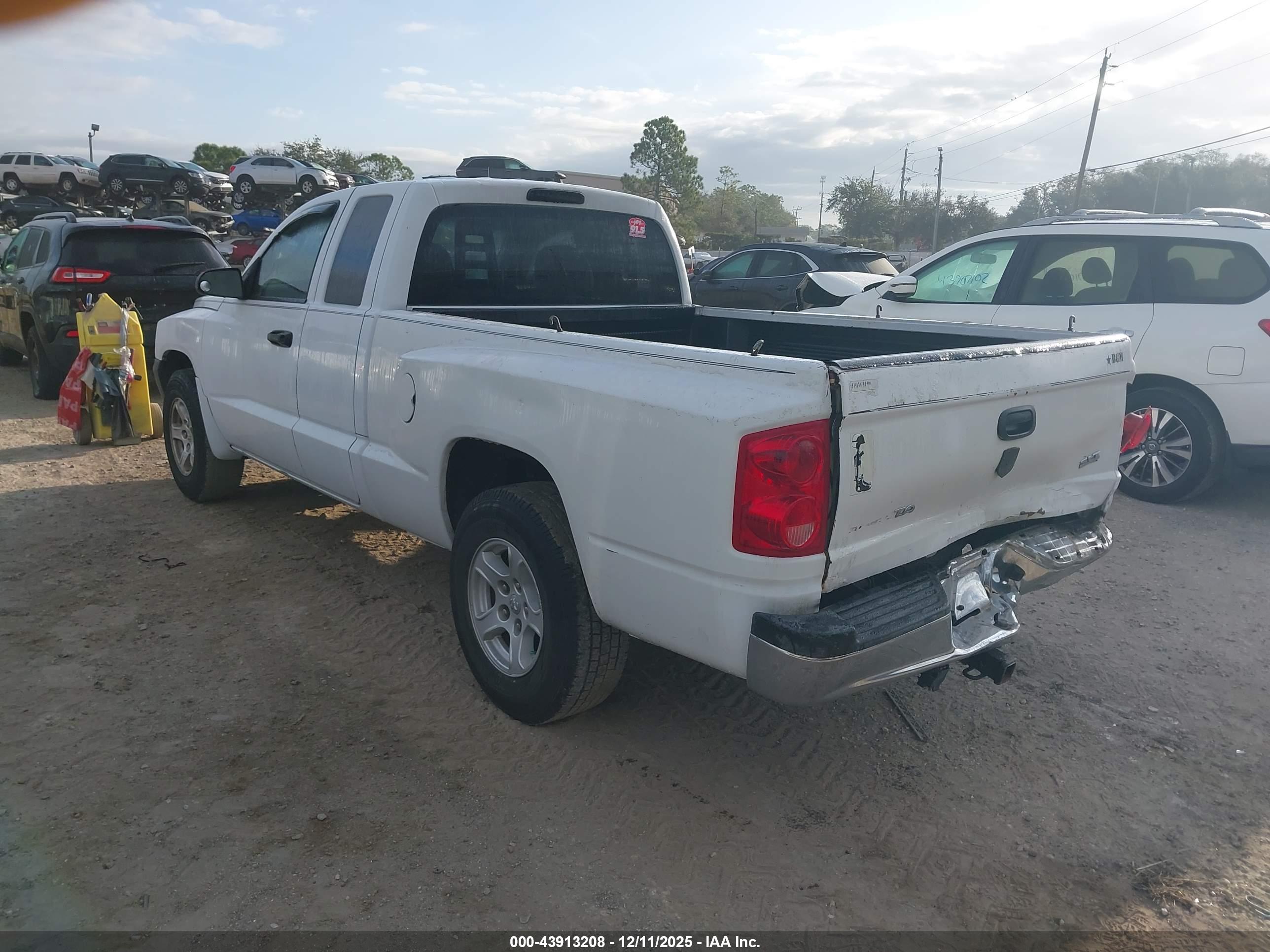 DODGE DAKOTA image 3