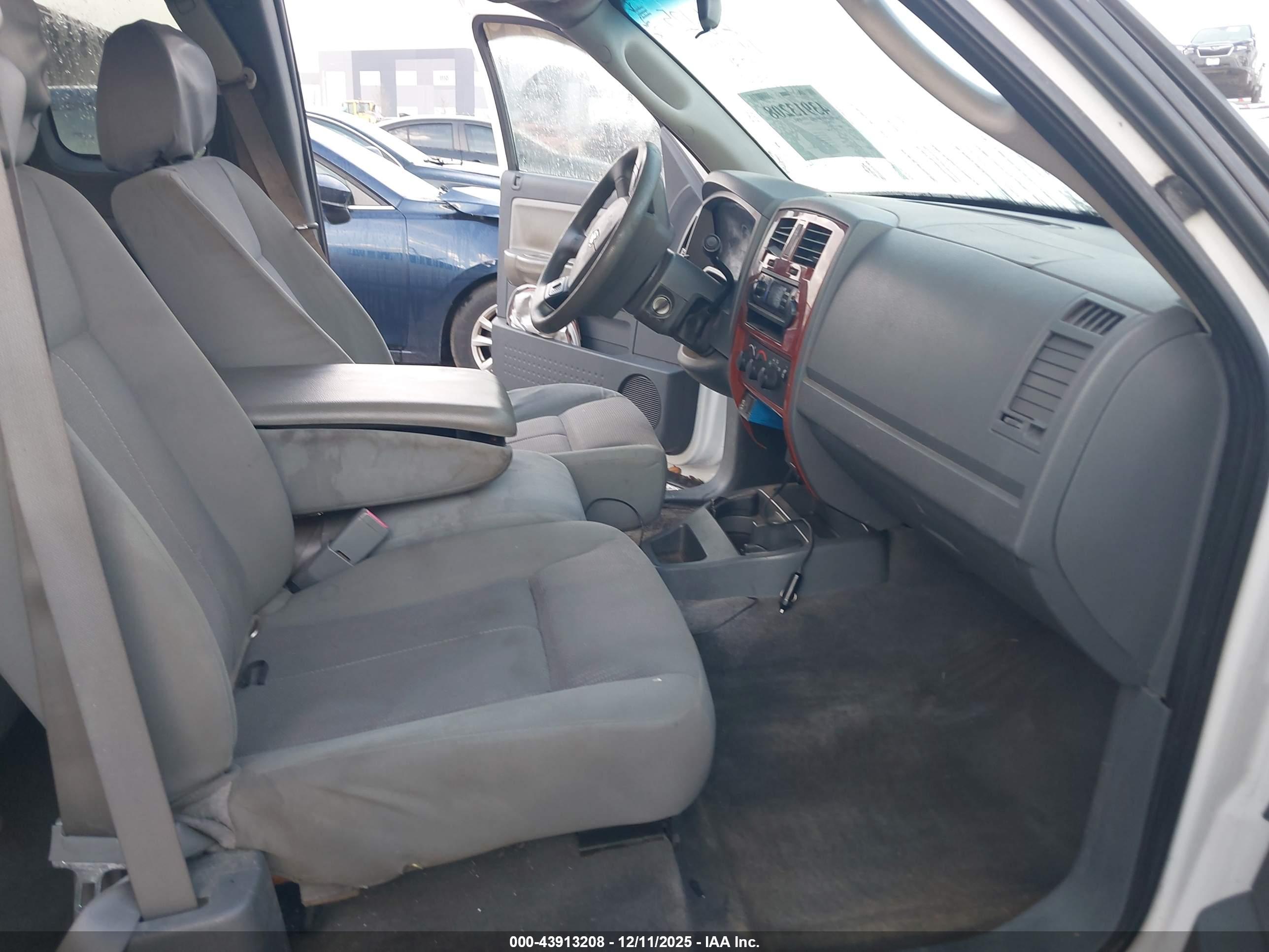 DODGE DAKOTA image 5