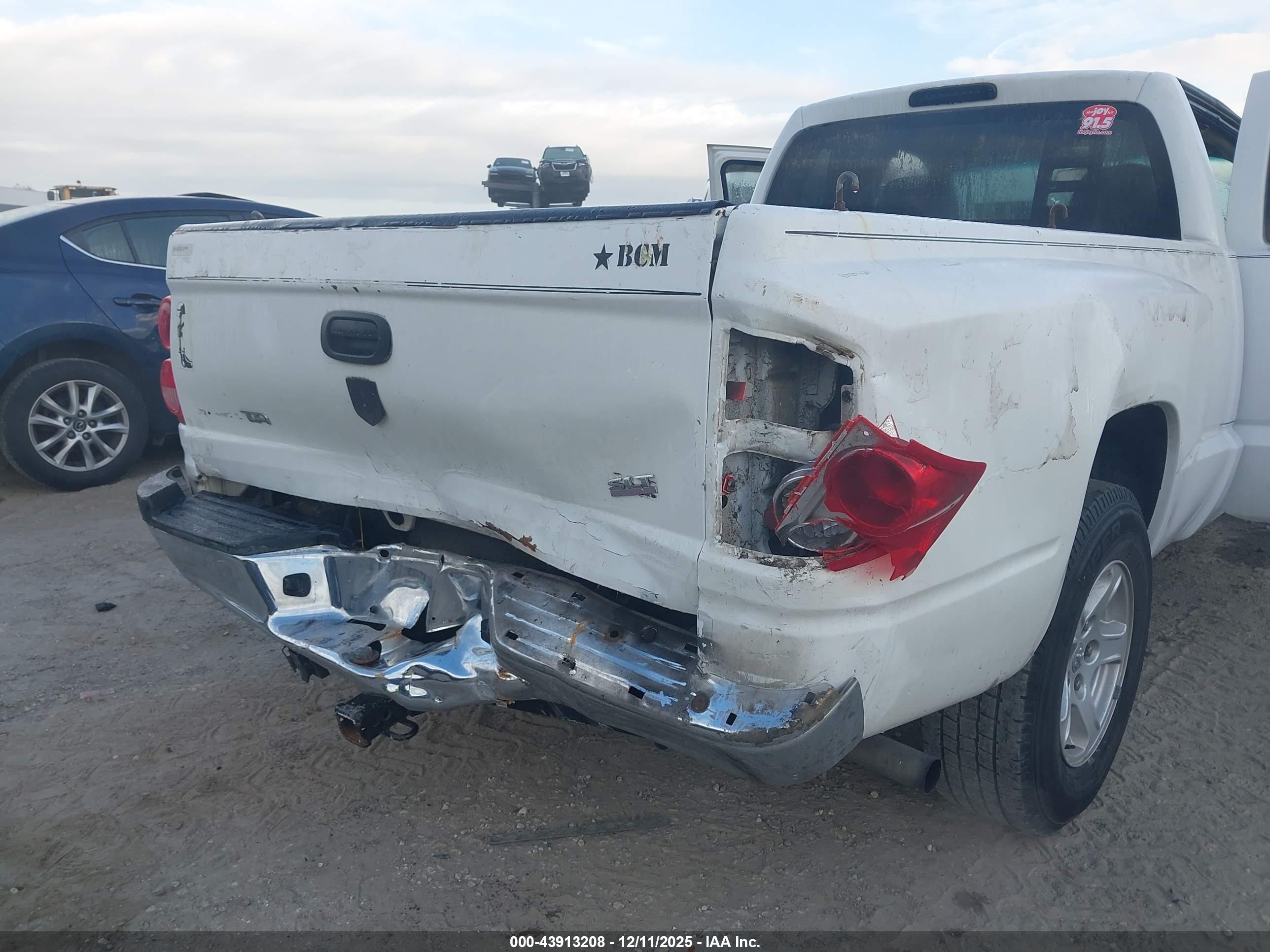 DODGE DAKOTA image 6