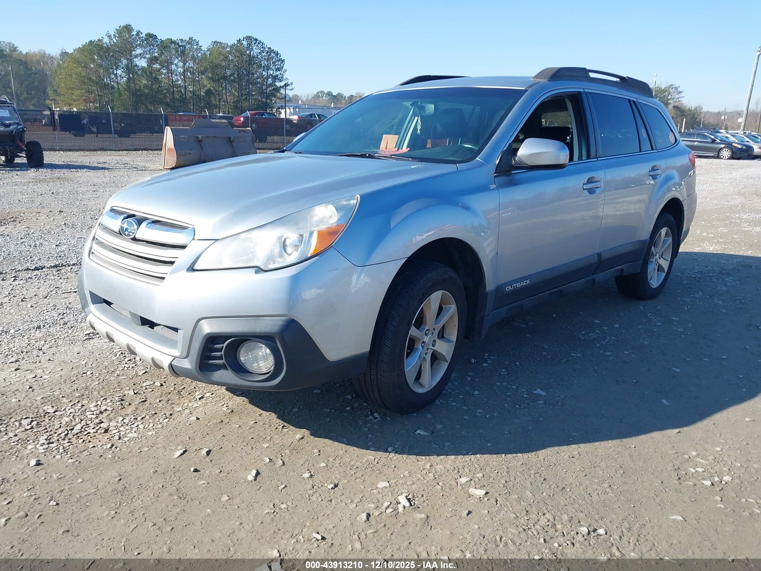SUBARU OUTBACK image 2