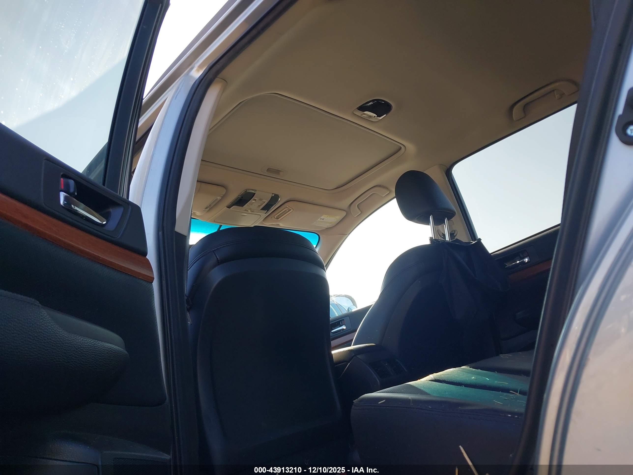 SUBARU OUTBACK image 8
