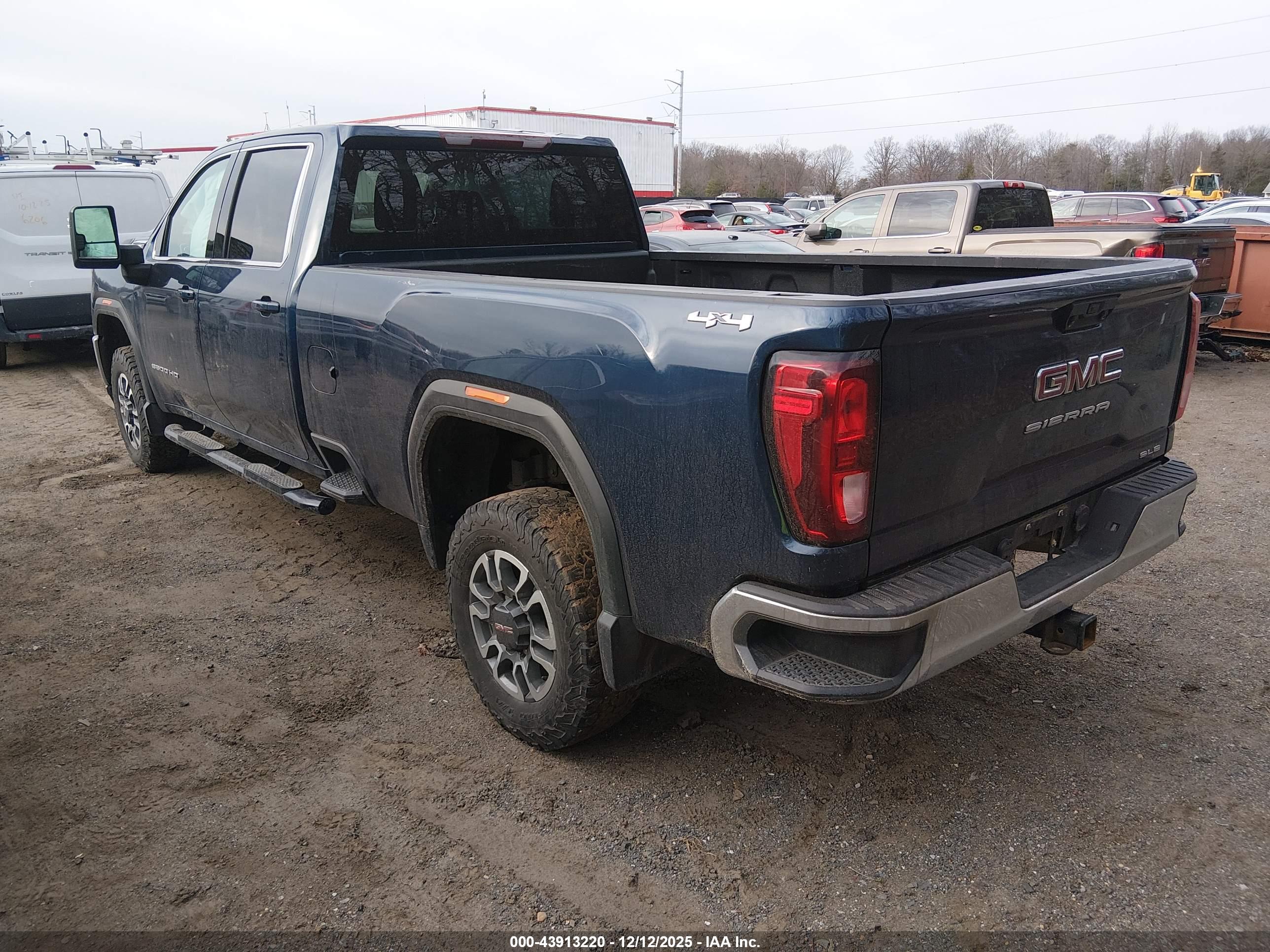 GMC SIERRA image 3