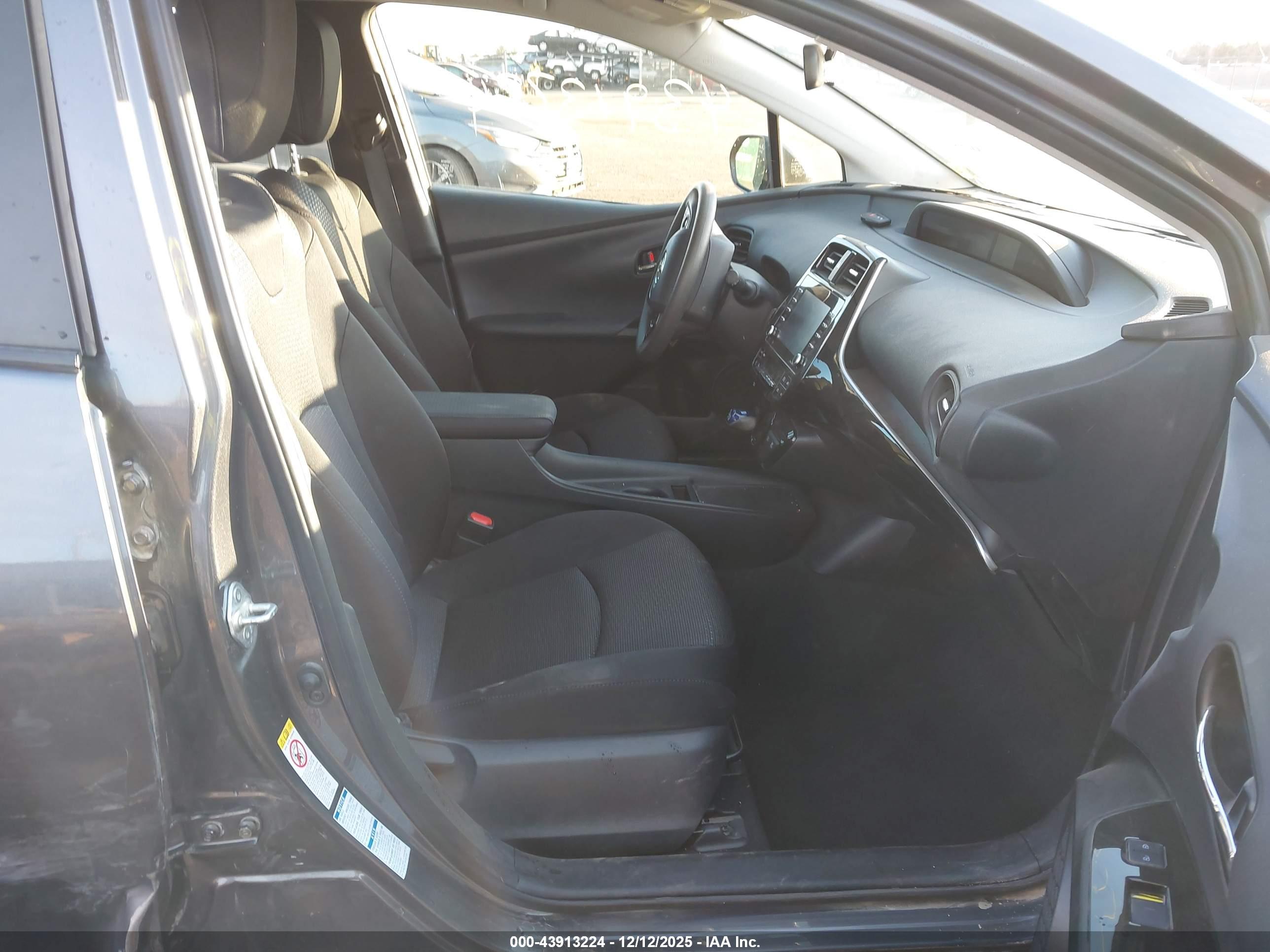 TOYOTA PRIUS image 5