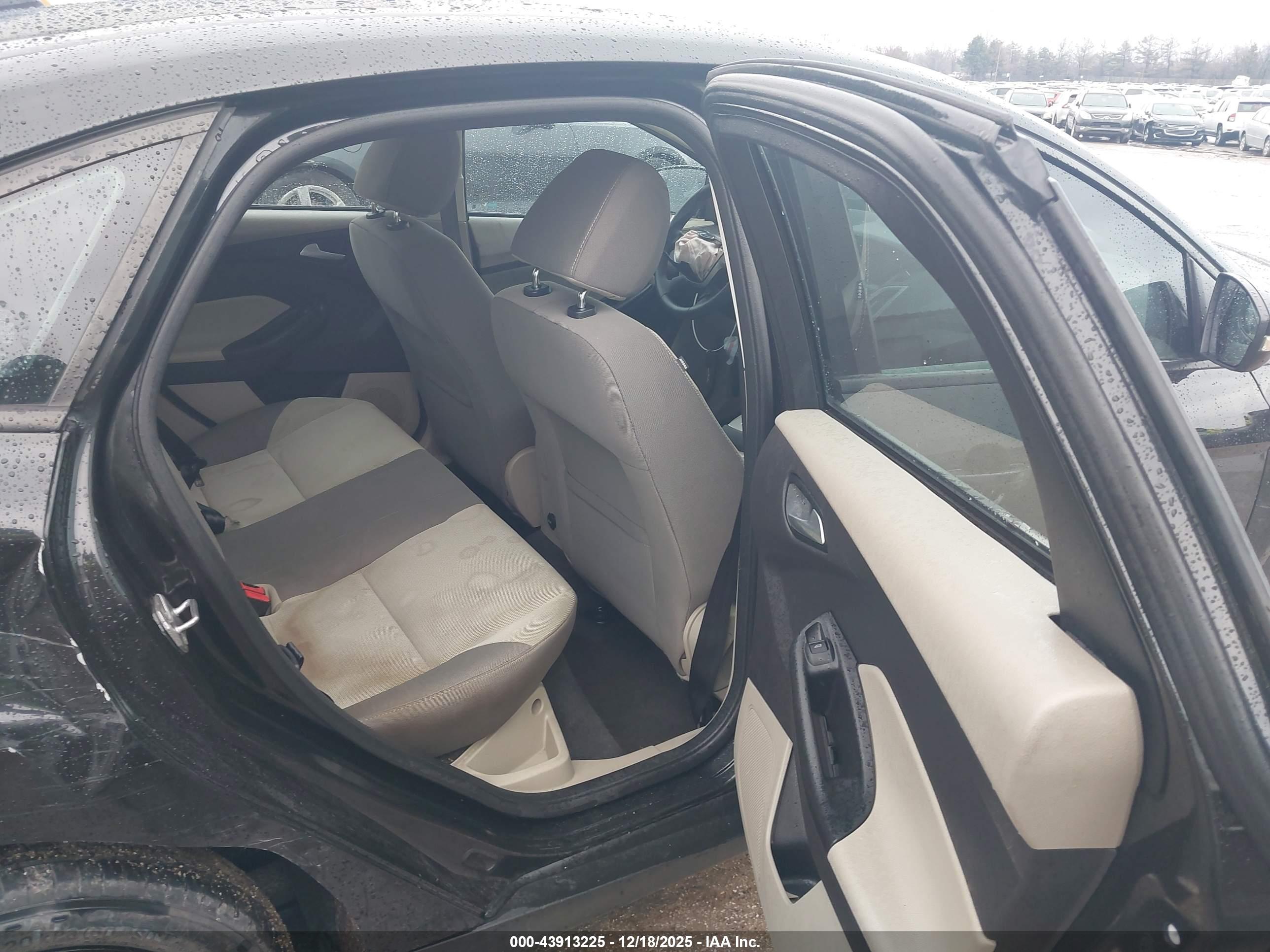 FORD FOCUS image 8