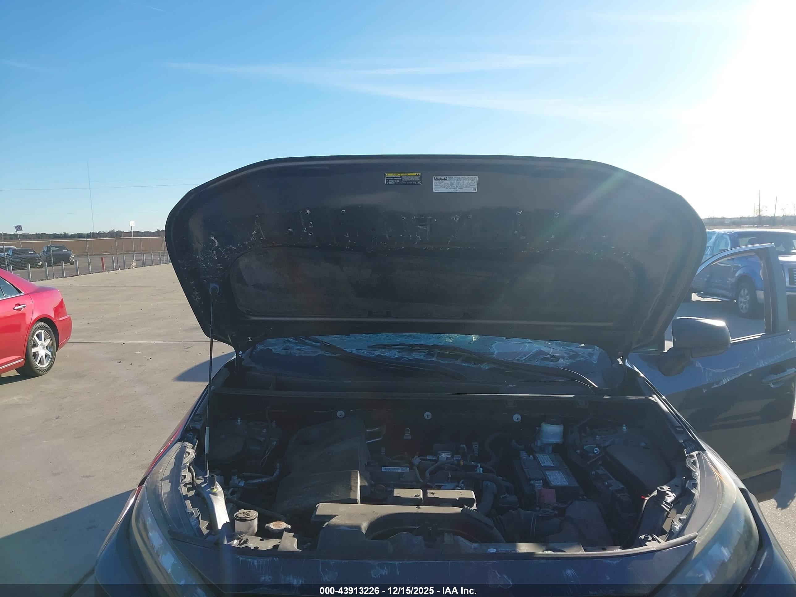 TOYOTA RAV4 image 10