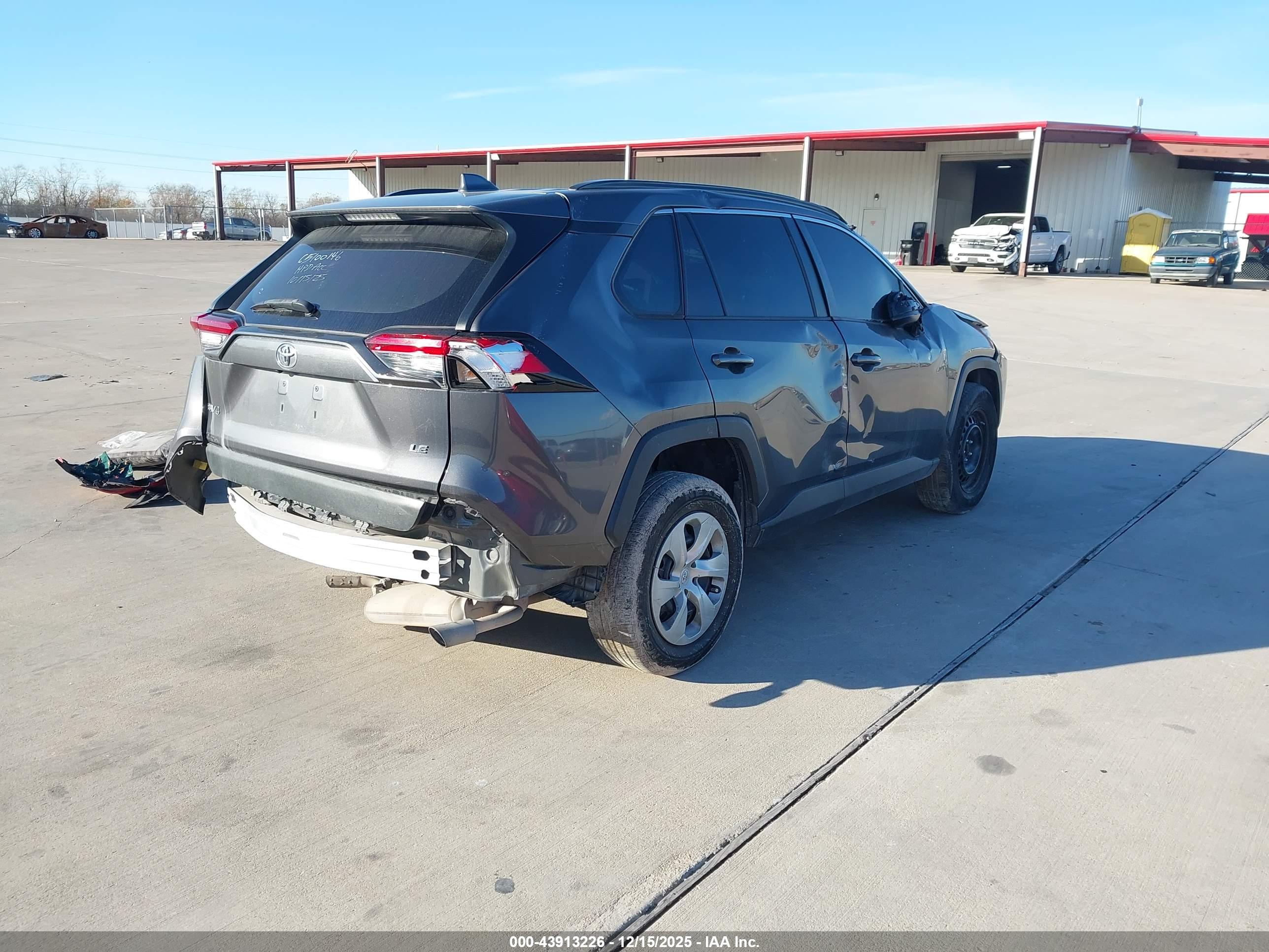 TOYOTA RAV4 image 4