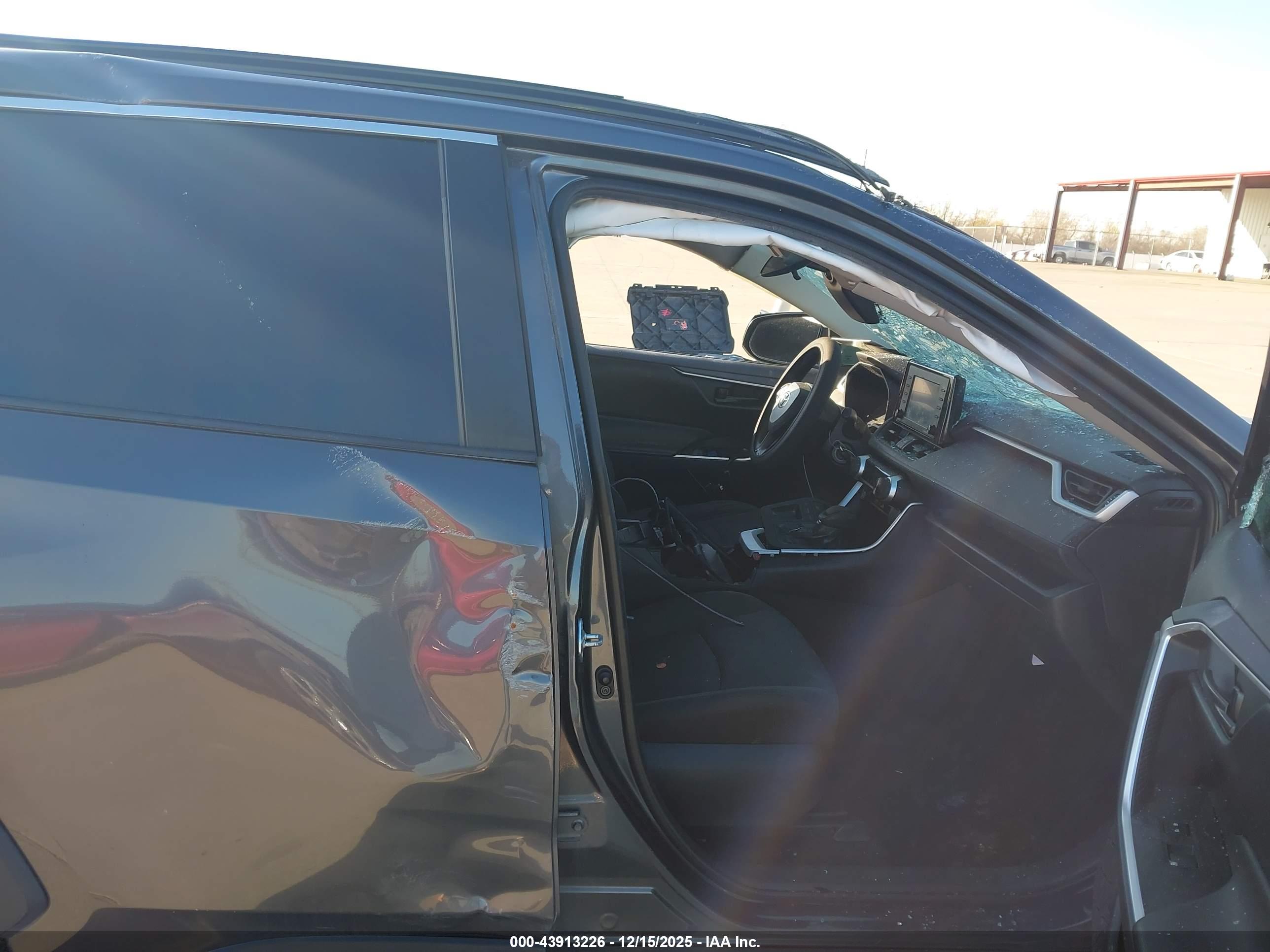 TOYOTA RAV4 image 5