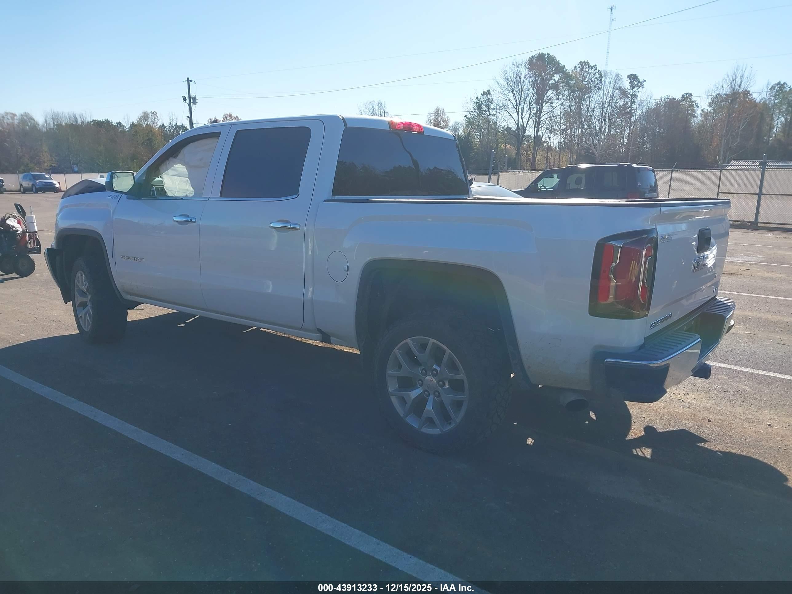 GMC SIERRA image 3