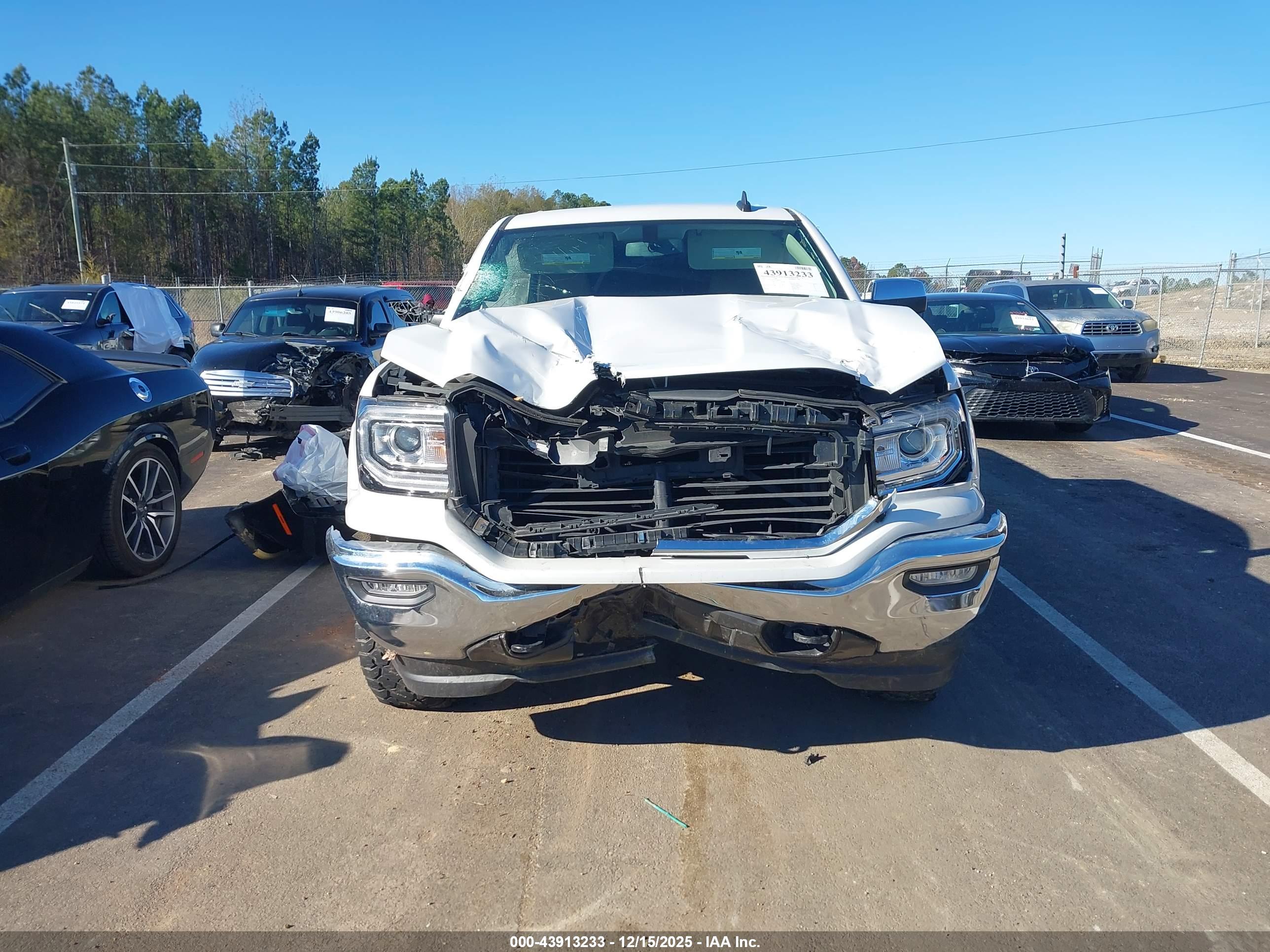 GMC SIERRA image 6