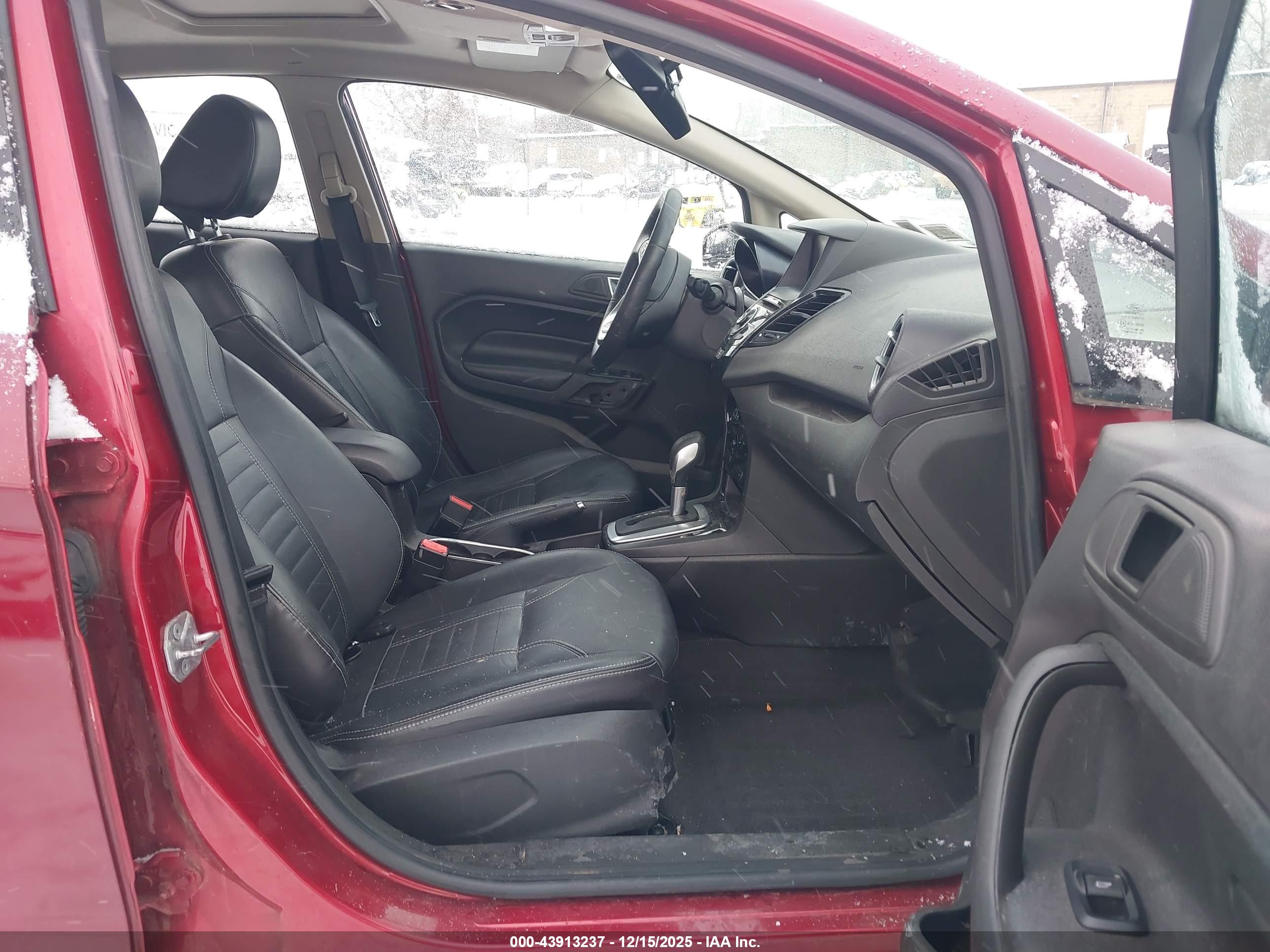 FORD FIESTA image 5