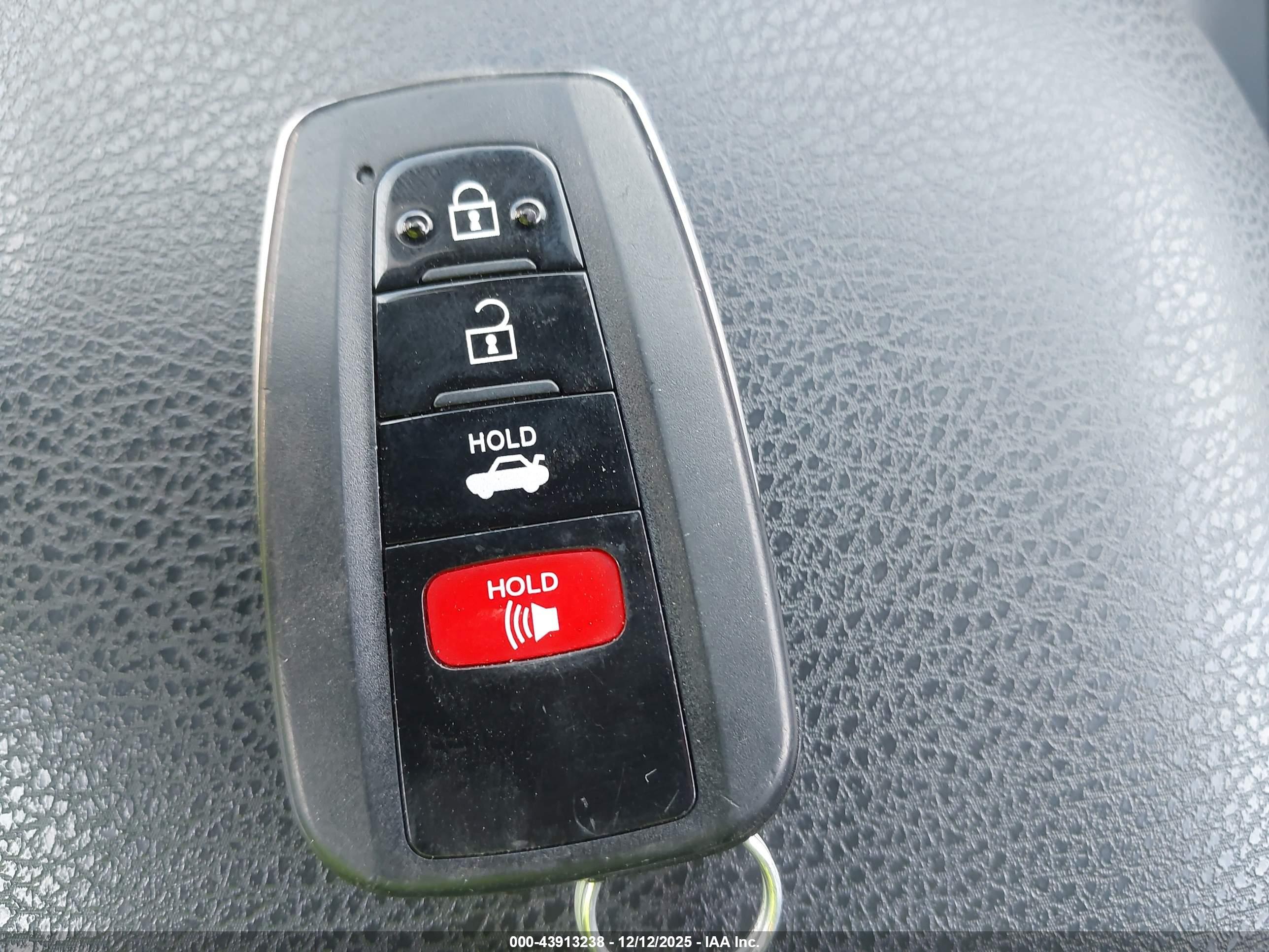 TOYOTA CAMRY image 11
