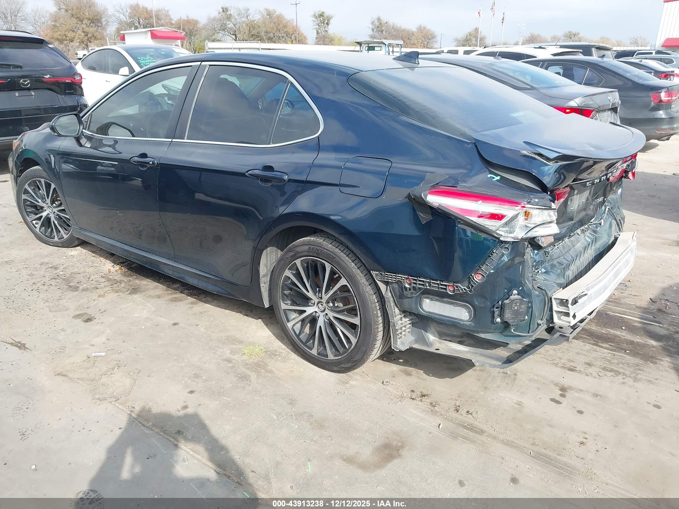 TOYOTA CAMRY image 3