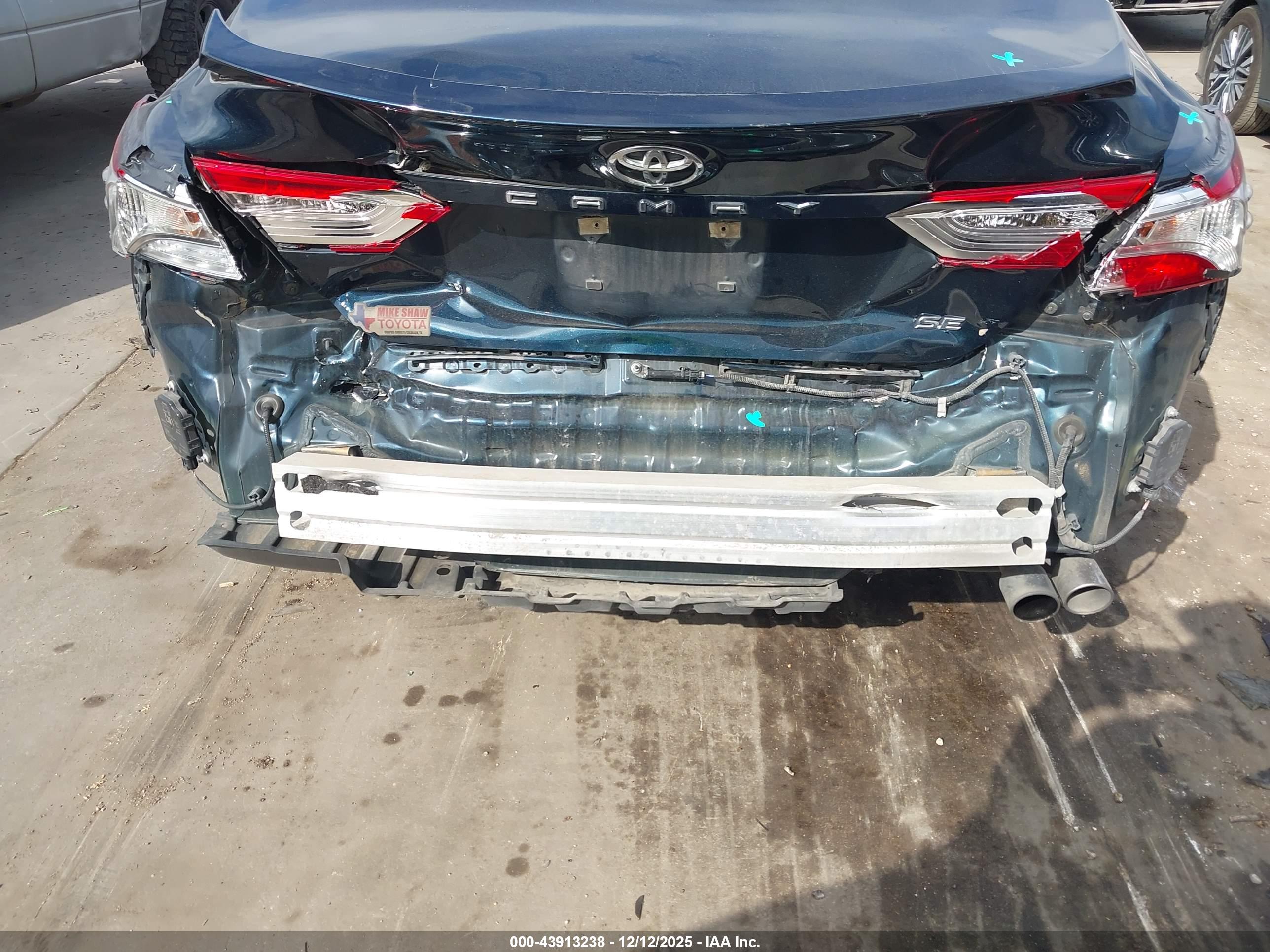 TOYOTA CAMRY image 6