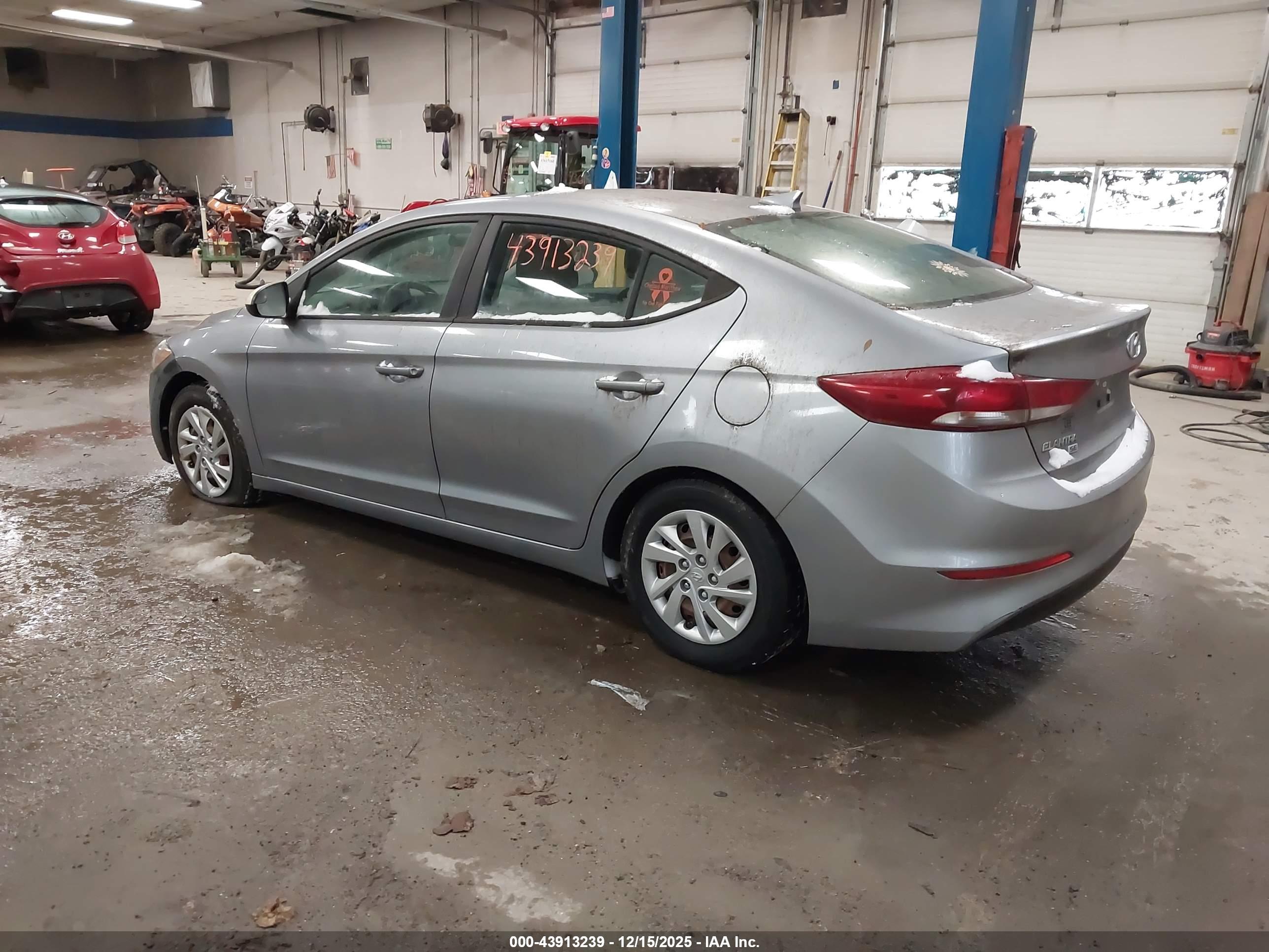 HYUNDAI ELANTRA image 3
