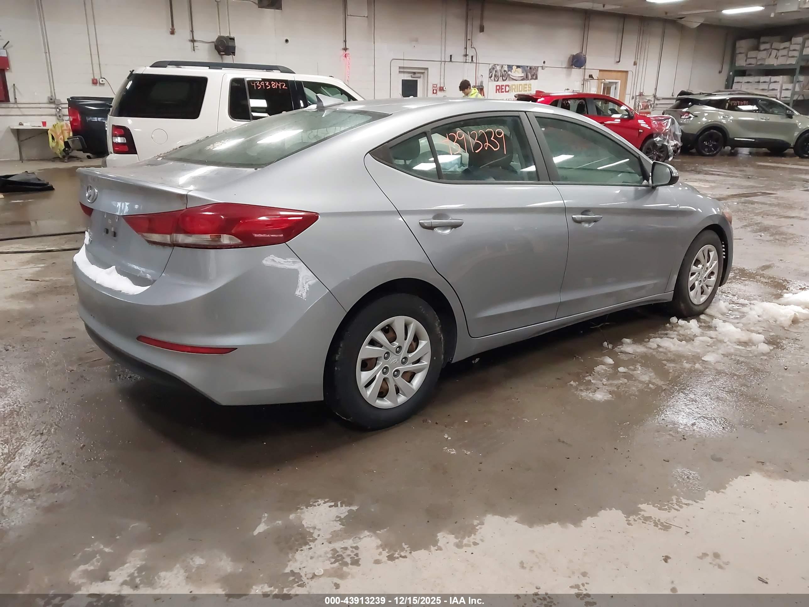 HYUNDAI ELANTRA image 4