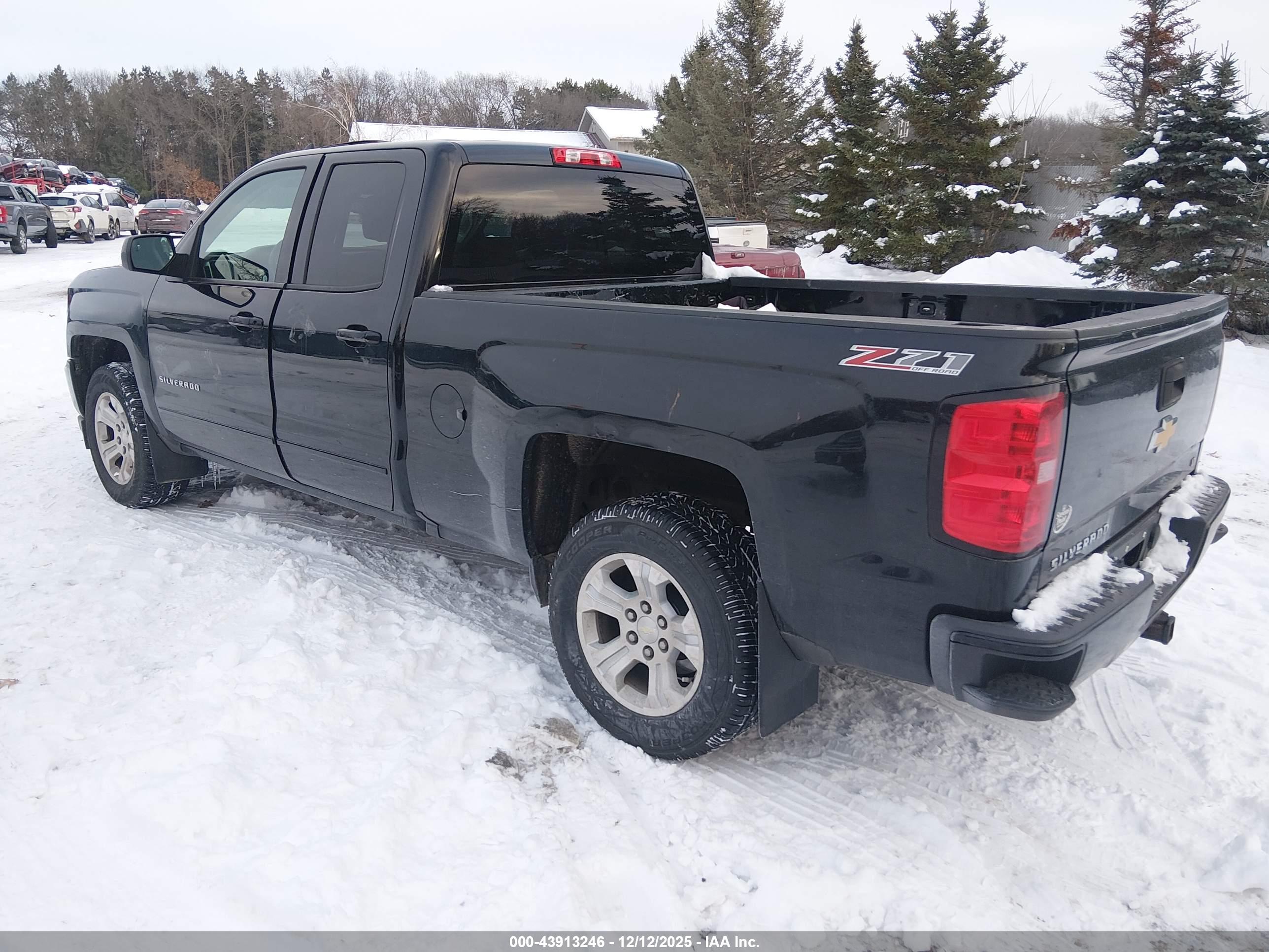 CHEVROLET SILVERADO image 3