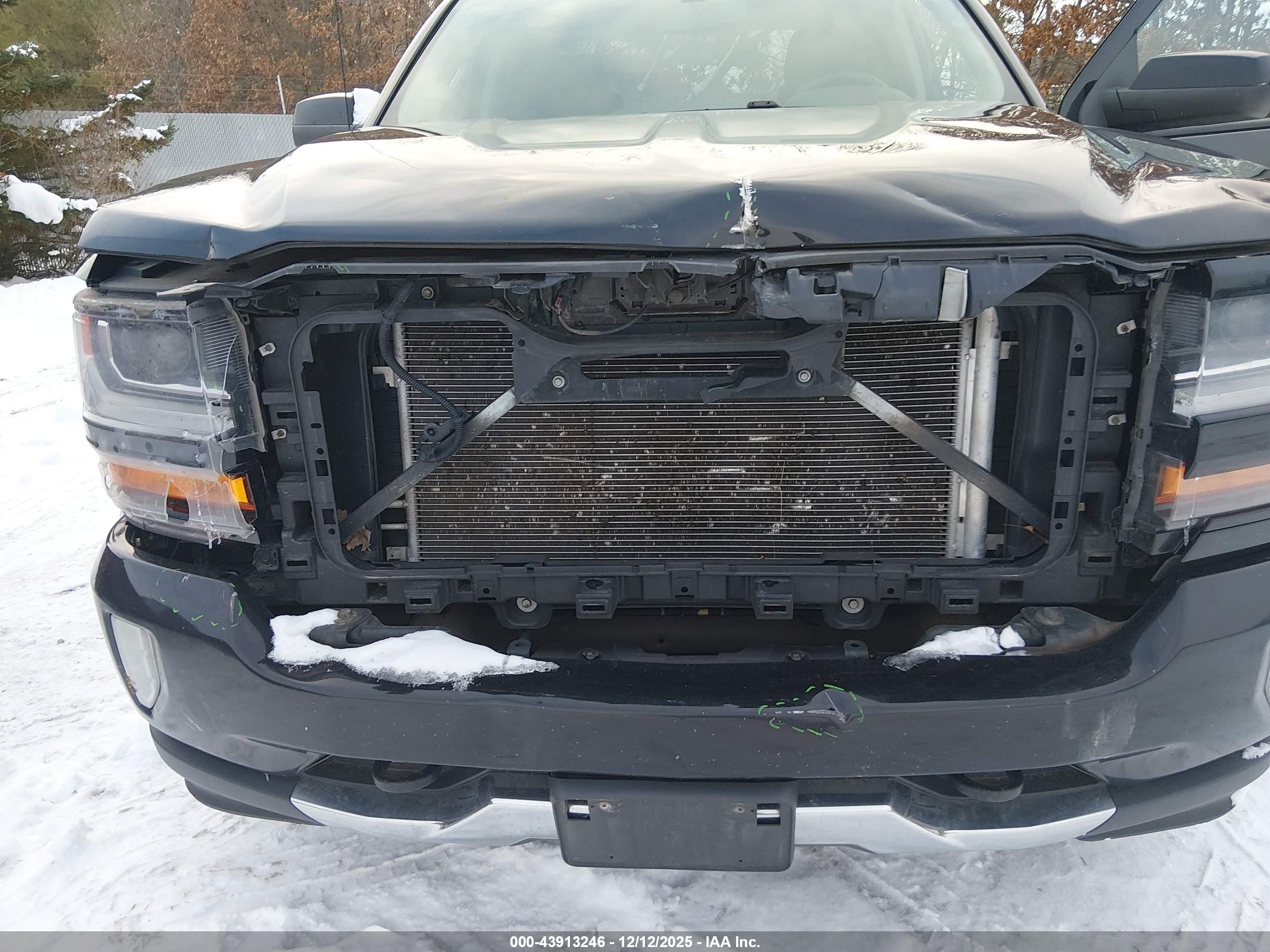 CHEVROLET SILVERADO image 6