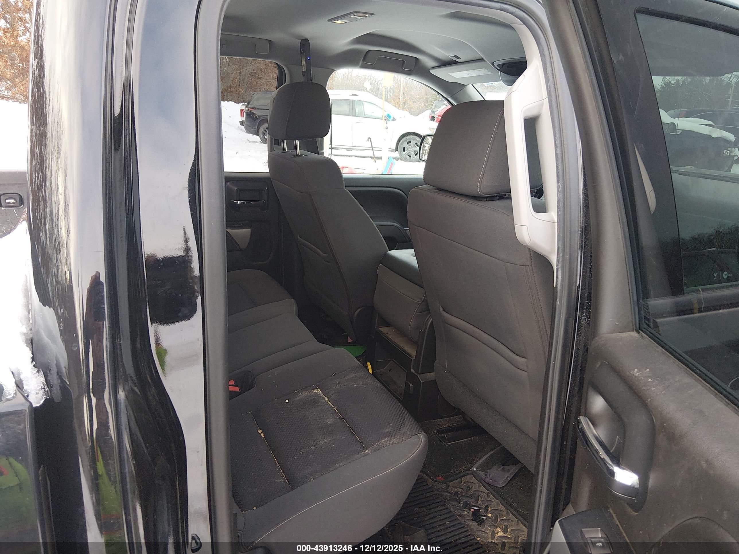 CHEVROLET SILVERADO image 8
