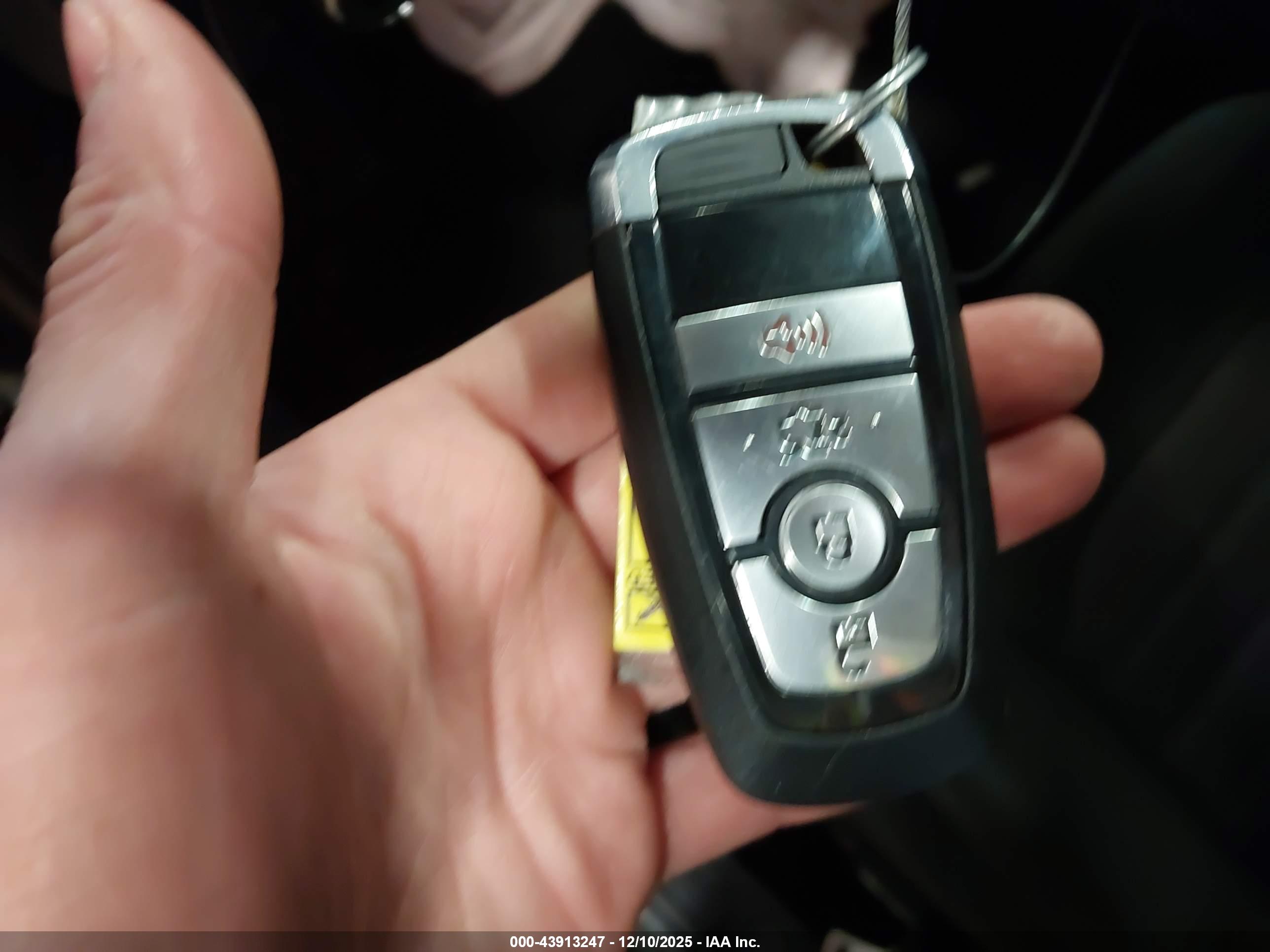 FORD FUSION image 11
