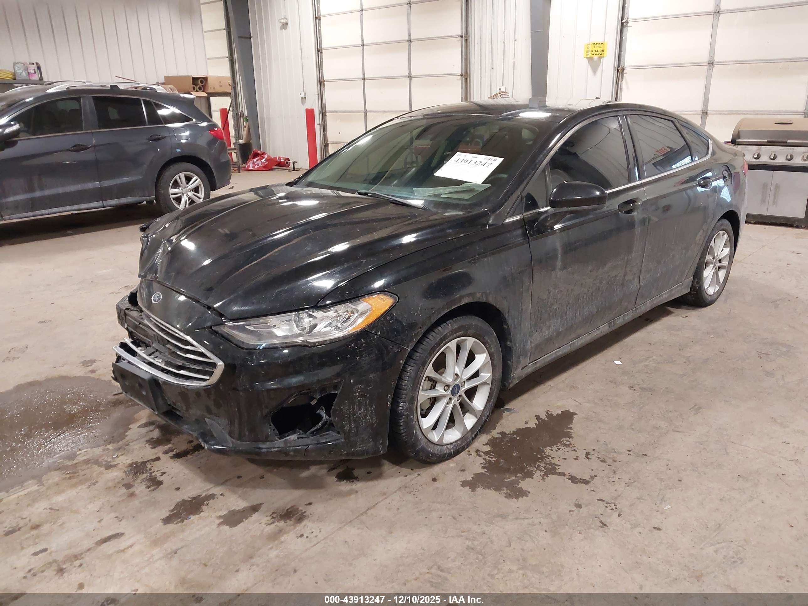 FORD FUSION image 2