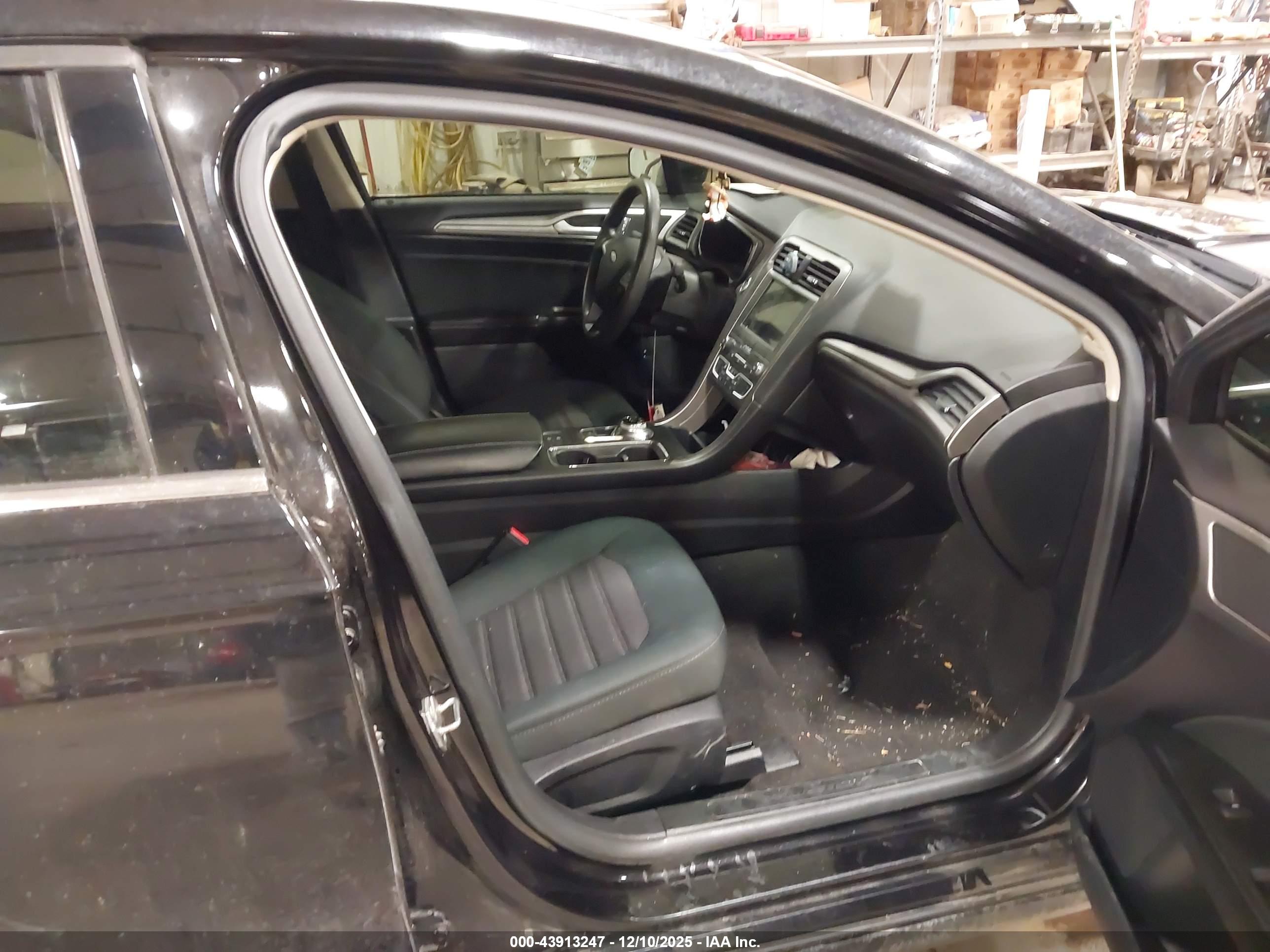 FORD FUSION image 5