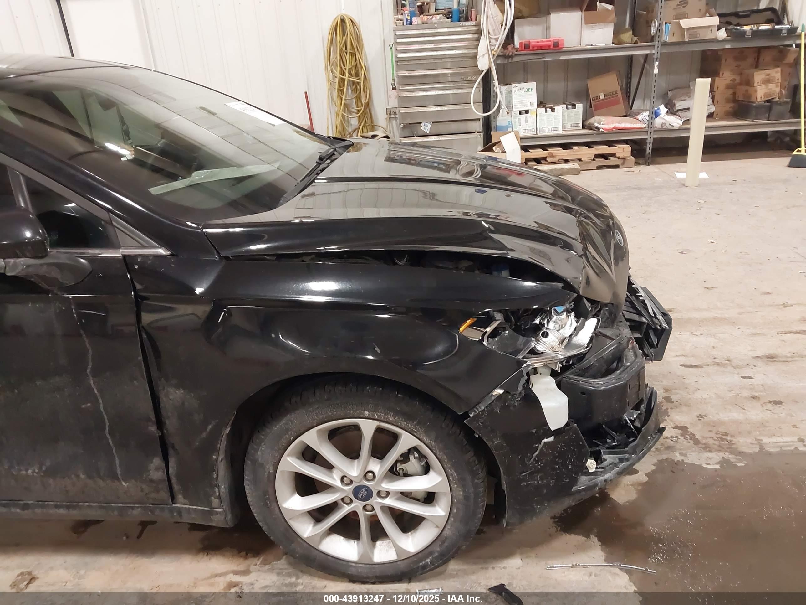 FORD FUSION image 6