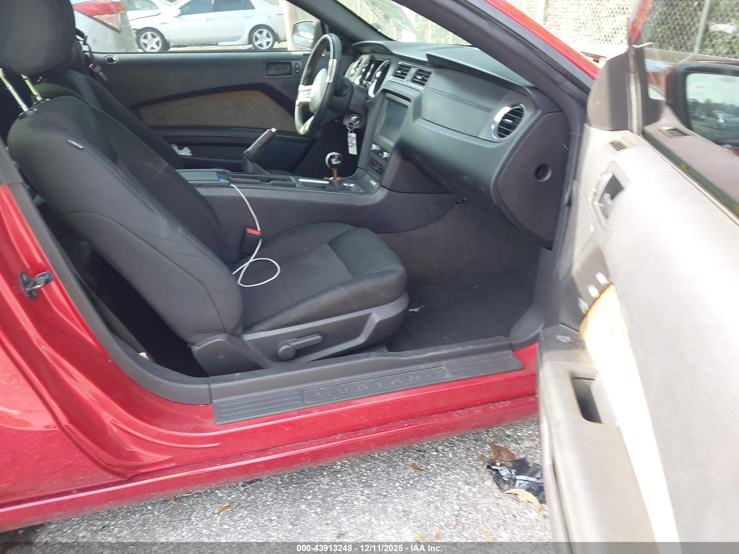 FORD MUSTANG image 5