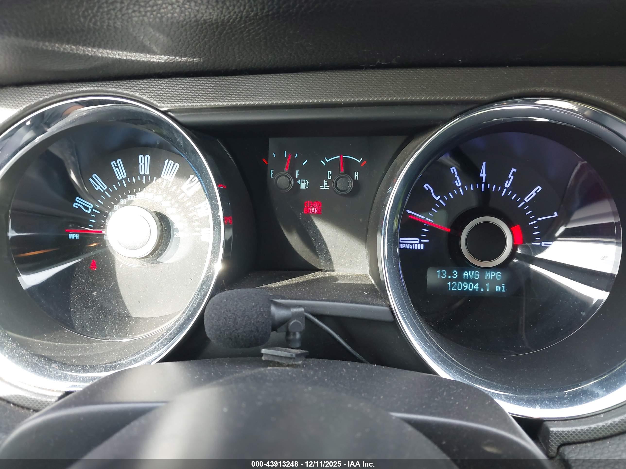 FORD MUSTANG image 7