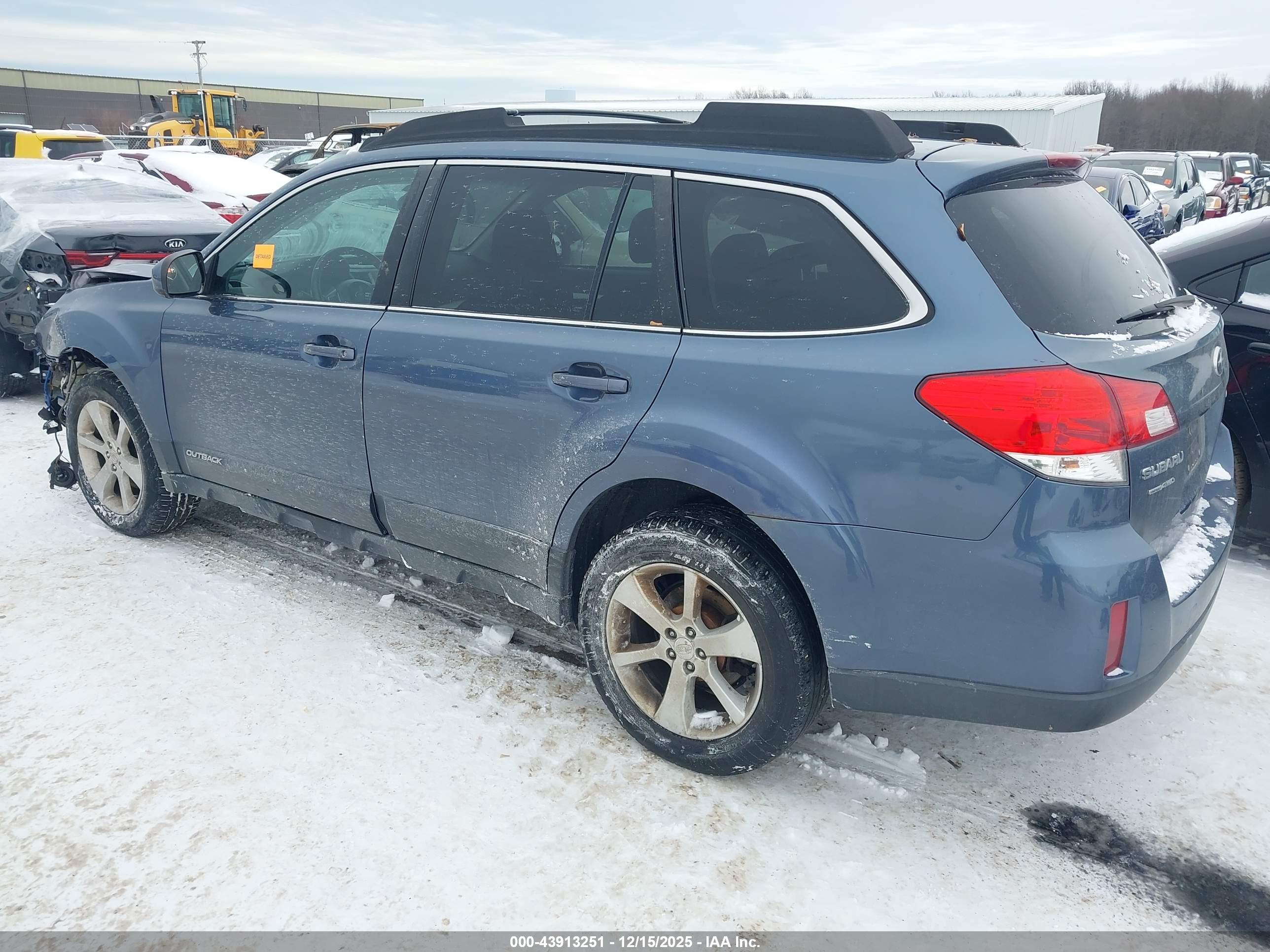 SUBARU OUTBACK image 3