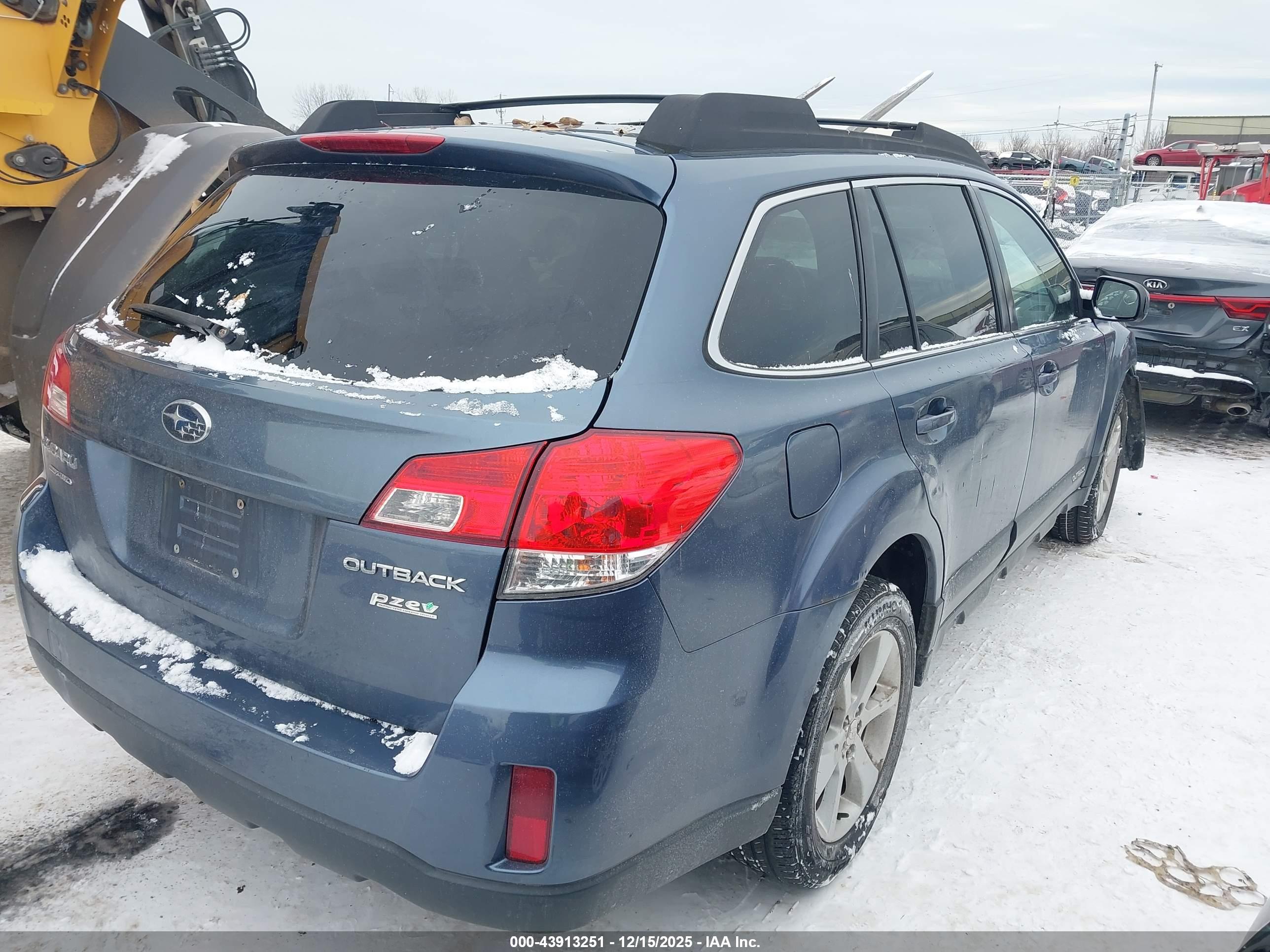 SUBARU OUTBACK image 4