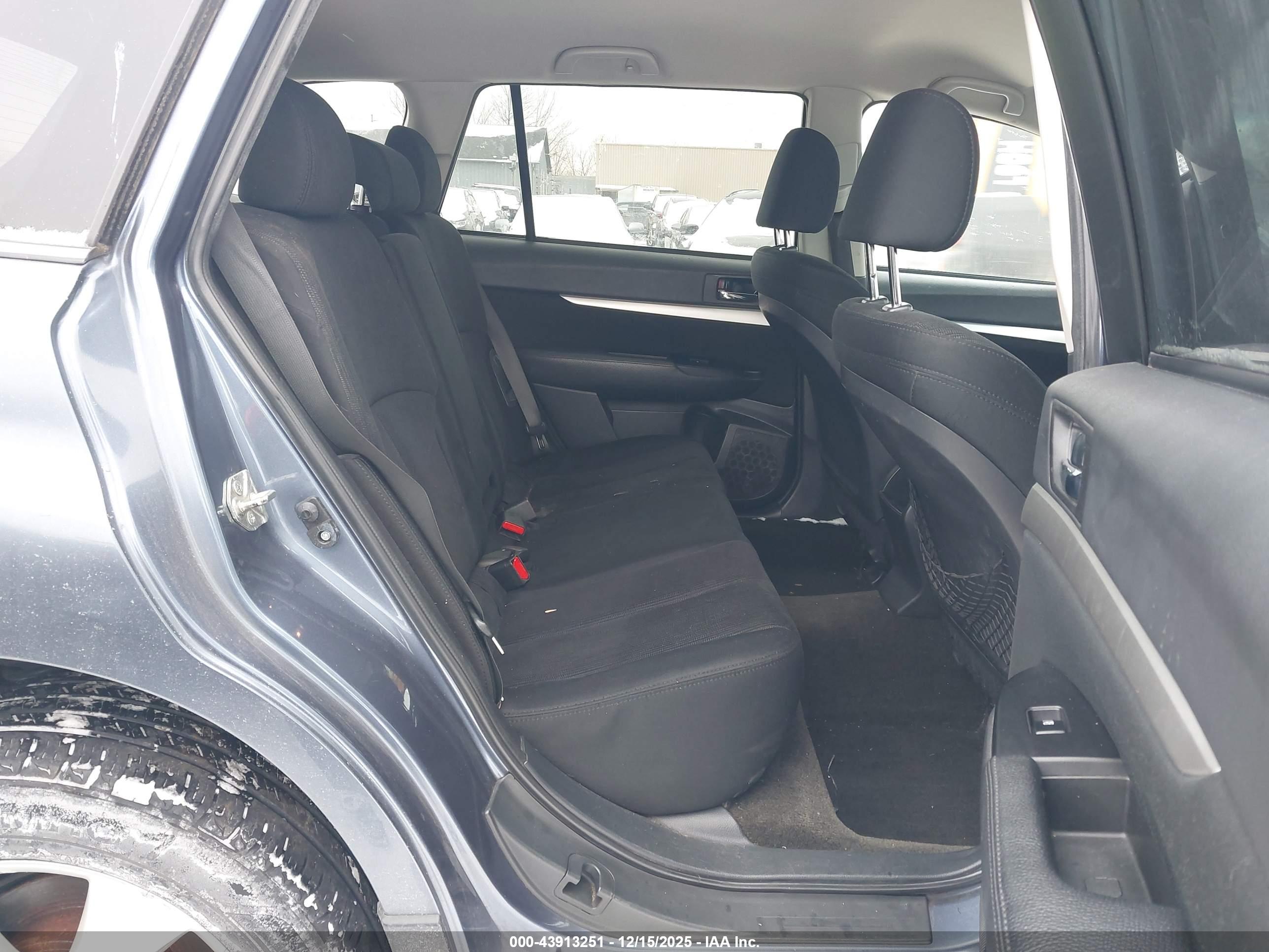 SUBARU OUTBACK image 8