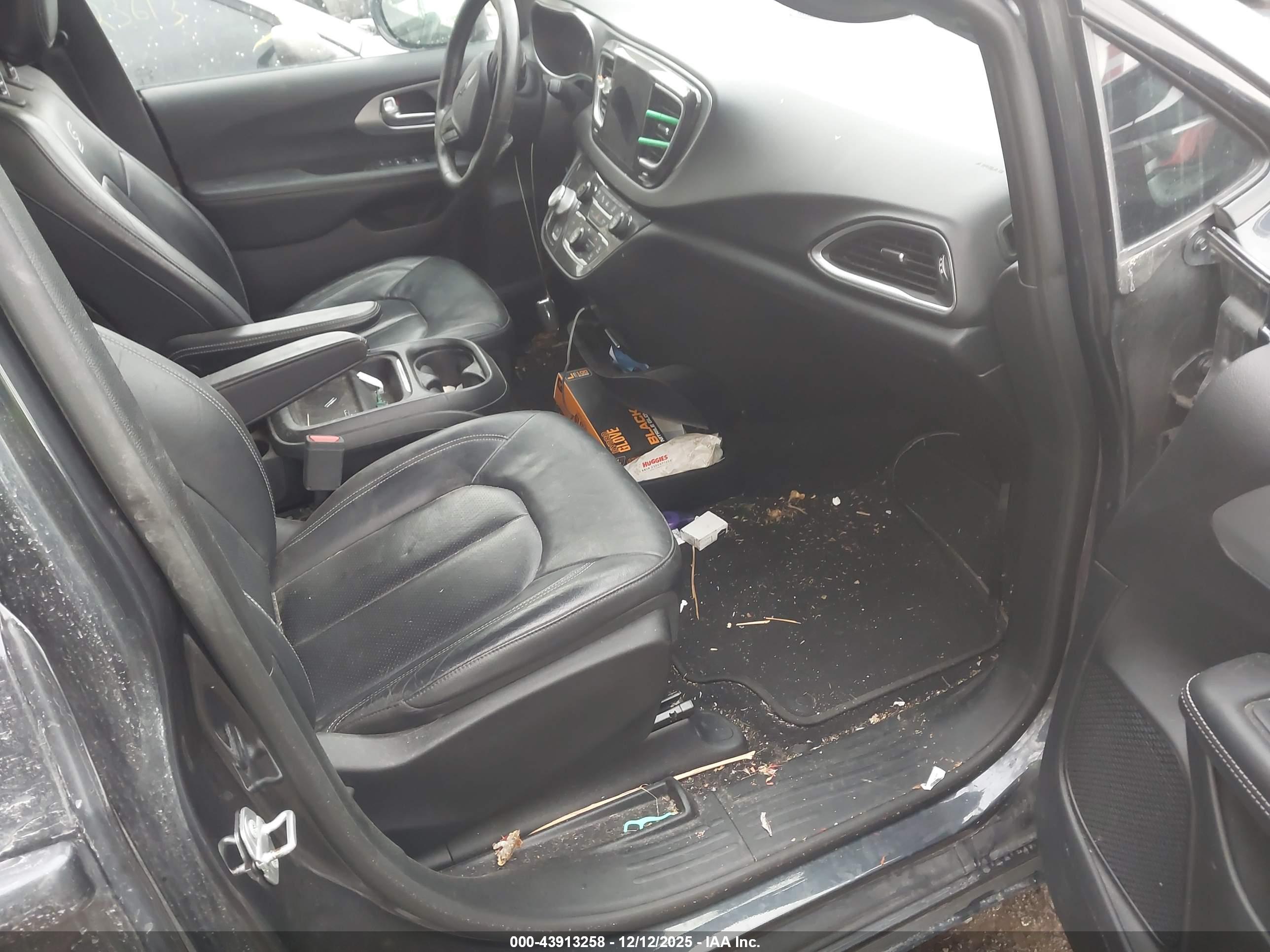 CHRYSLER PACIFICA image 5