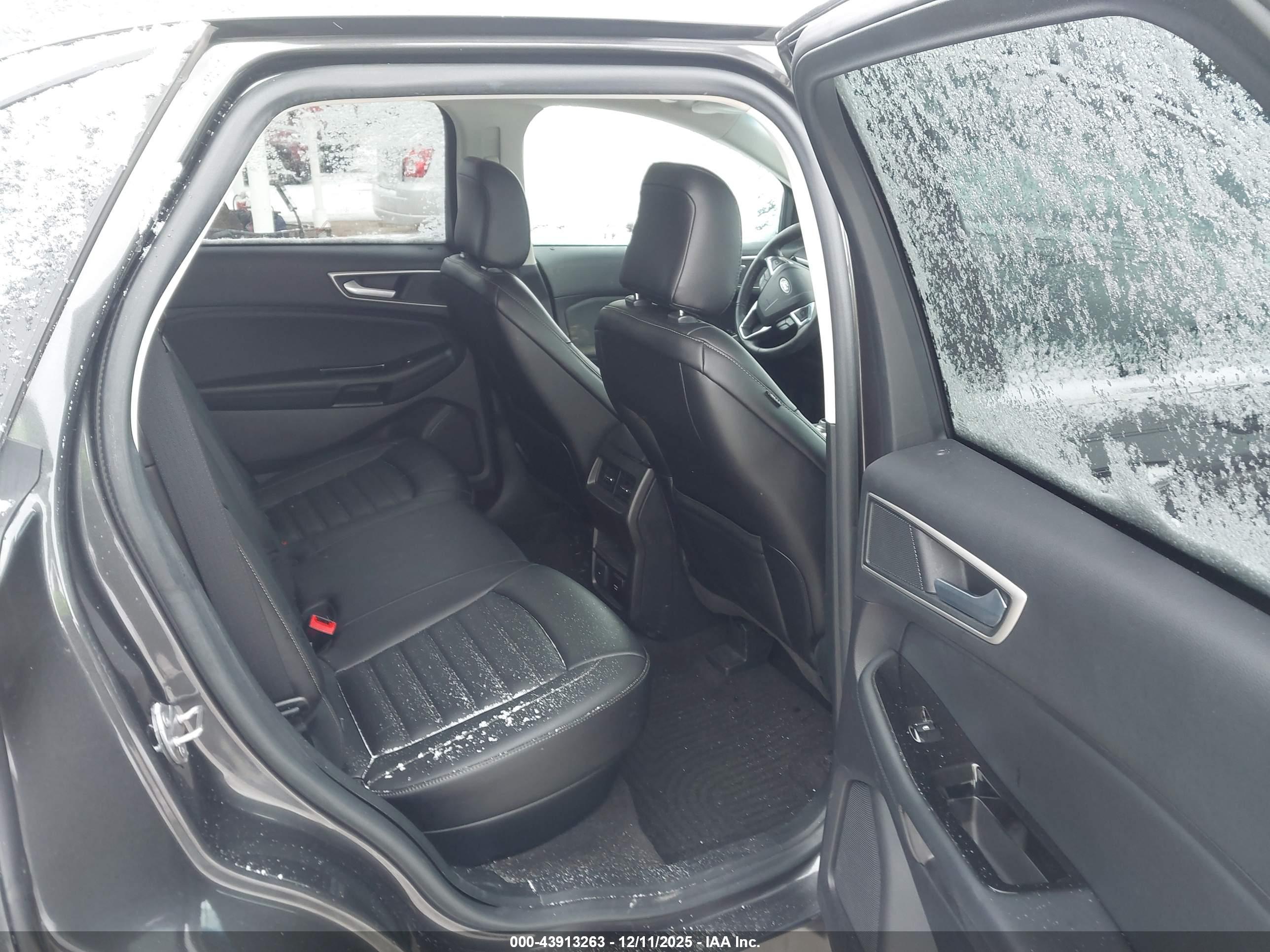 FORD EDGE image 8