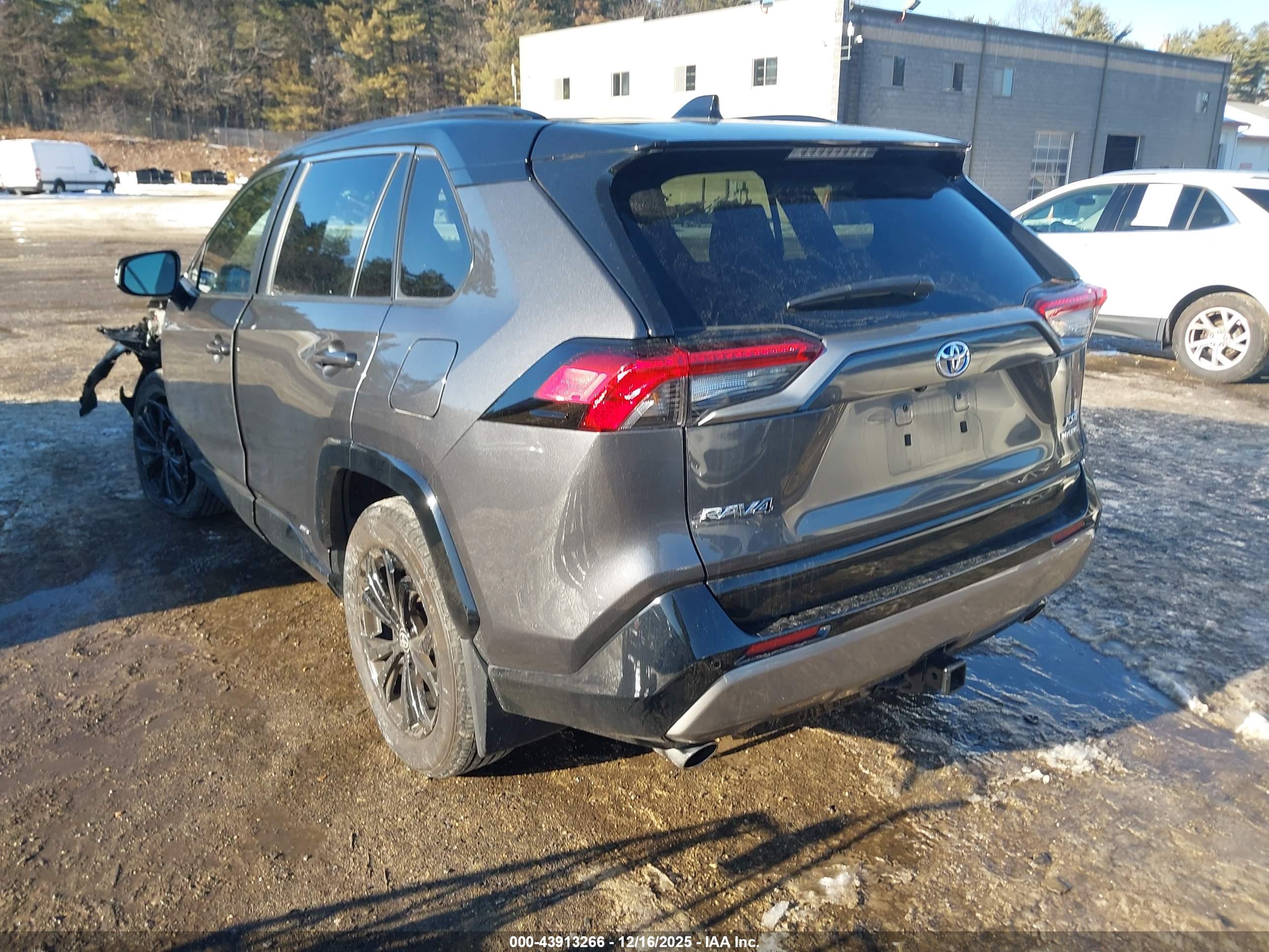 TOYOTA RAV4 image 3