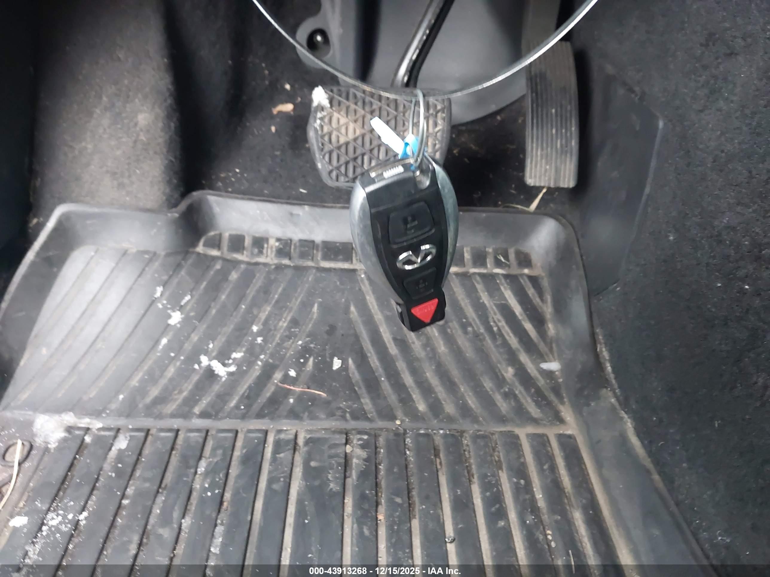 INFINITI QX30 image 11