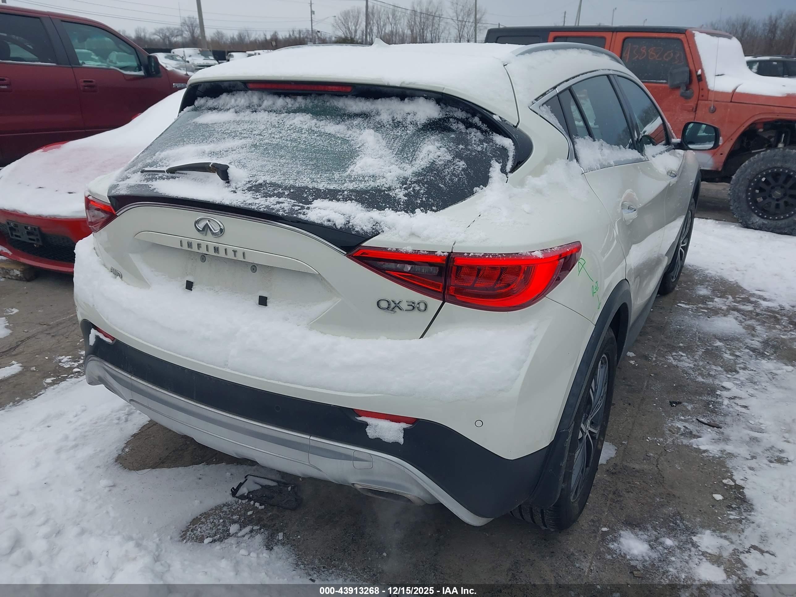INFINITI QX30 image 4