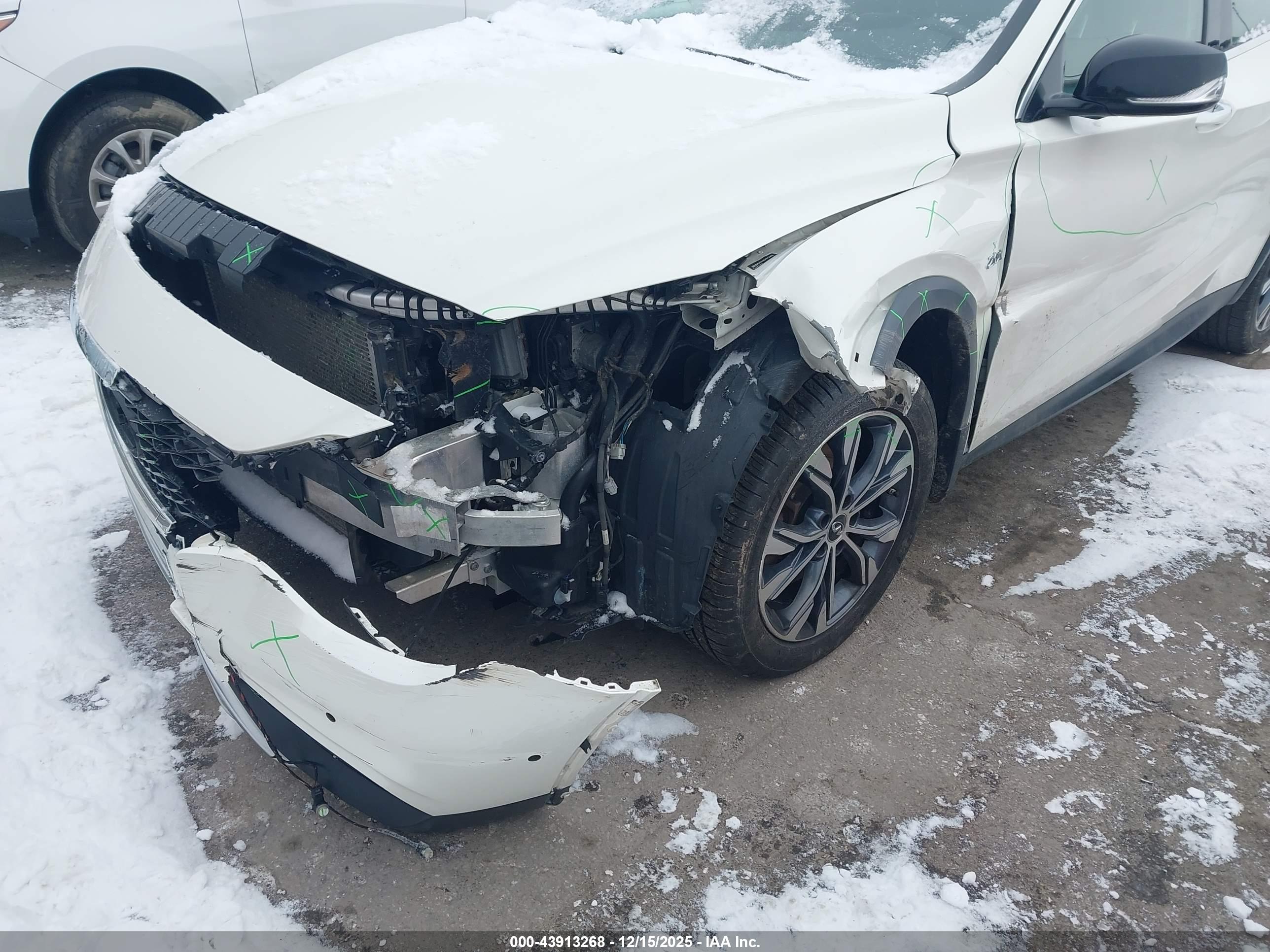 INFINITI QX30 image 6