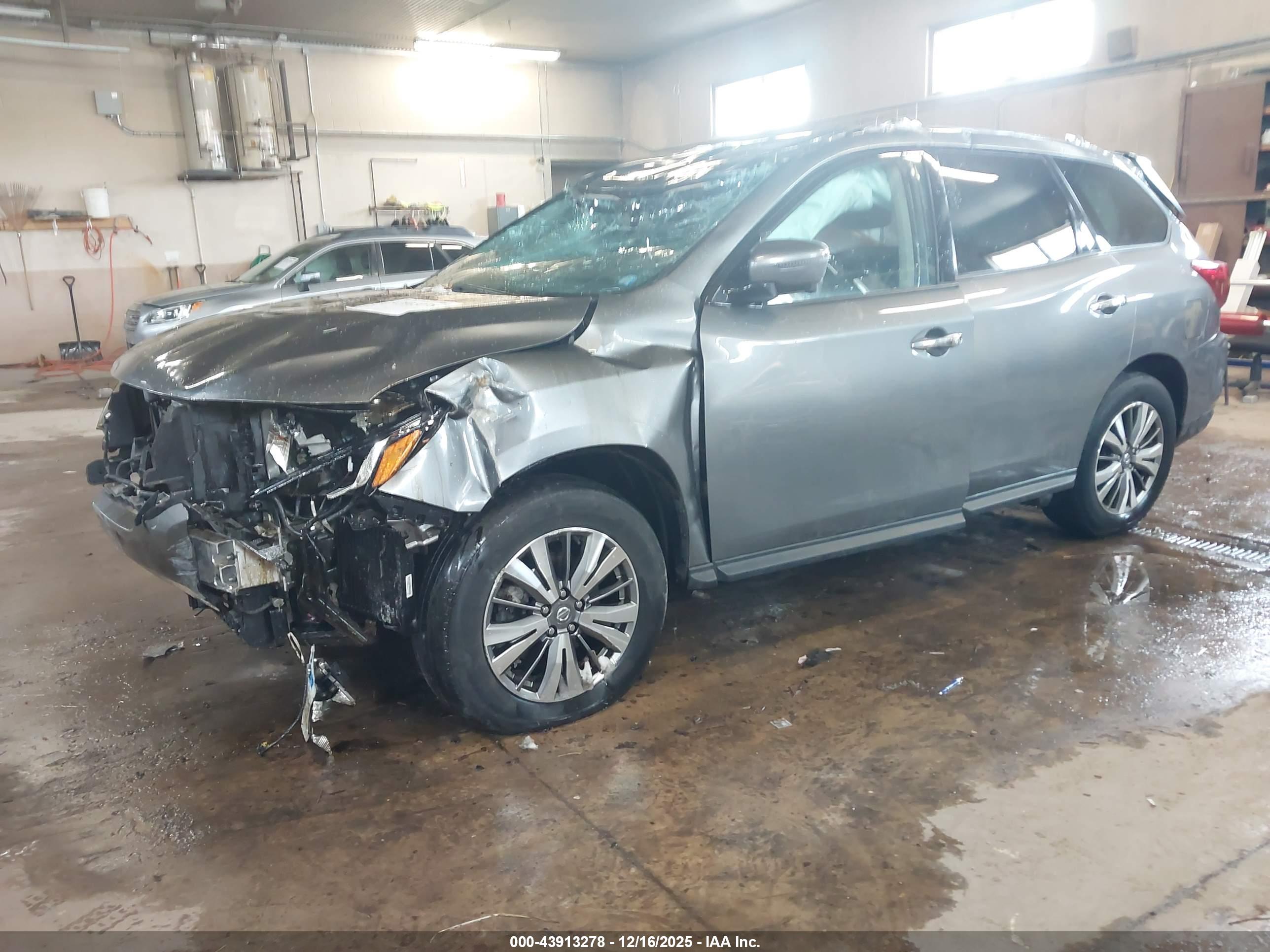 NISSAN PATHFINDER image 2